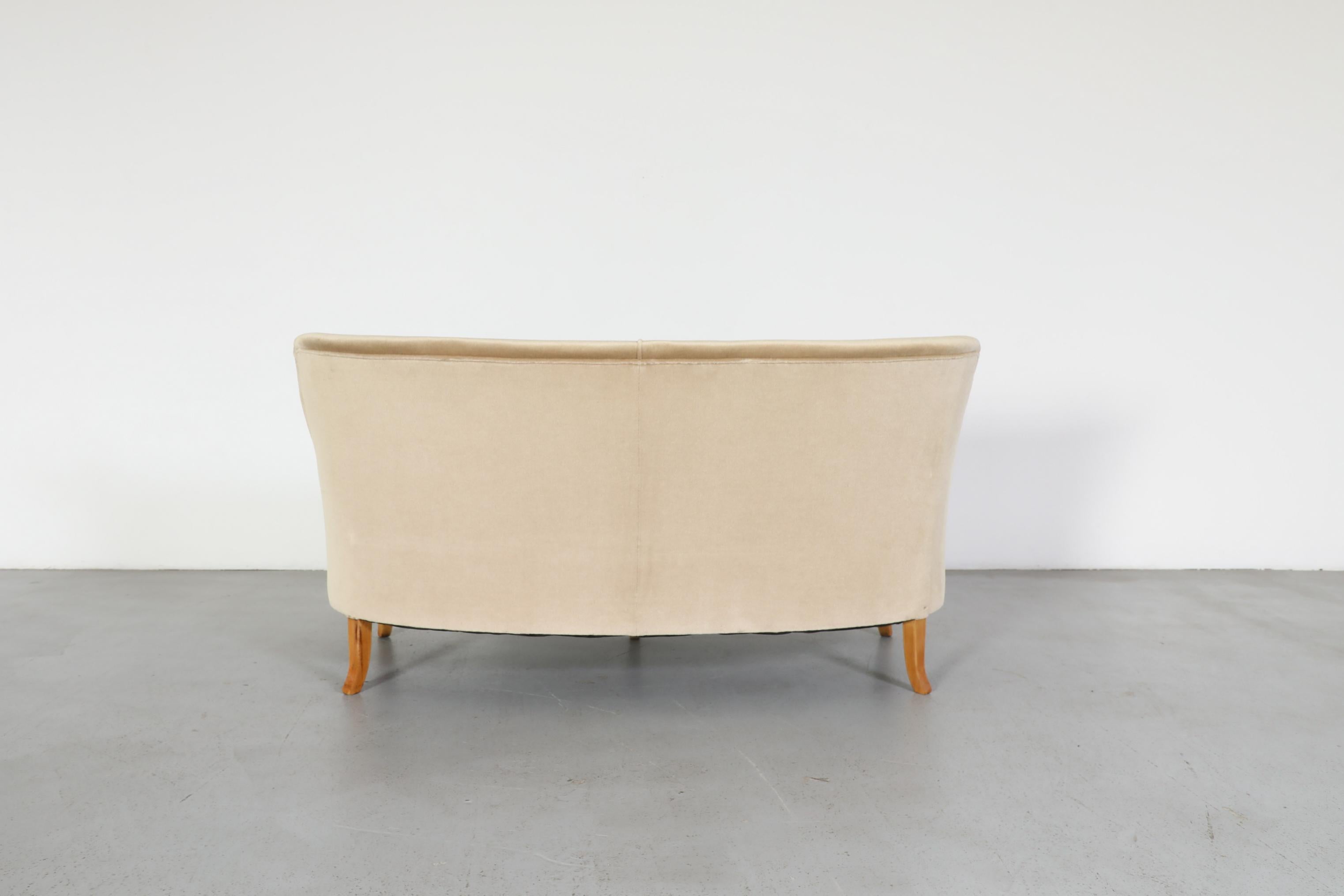 Milieu du XXe siècle Theo Ruth Canapé en mohair beige pour Artifort en vente