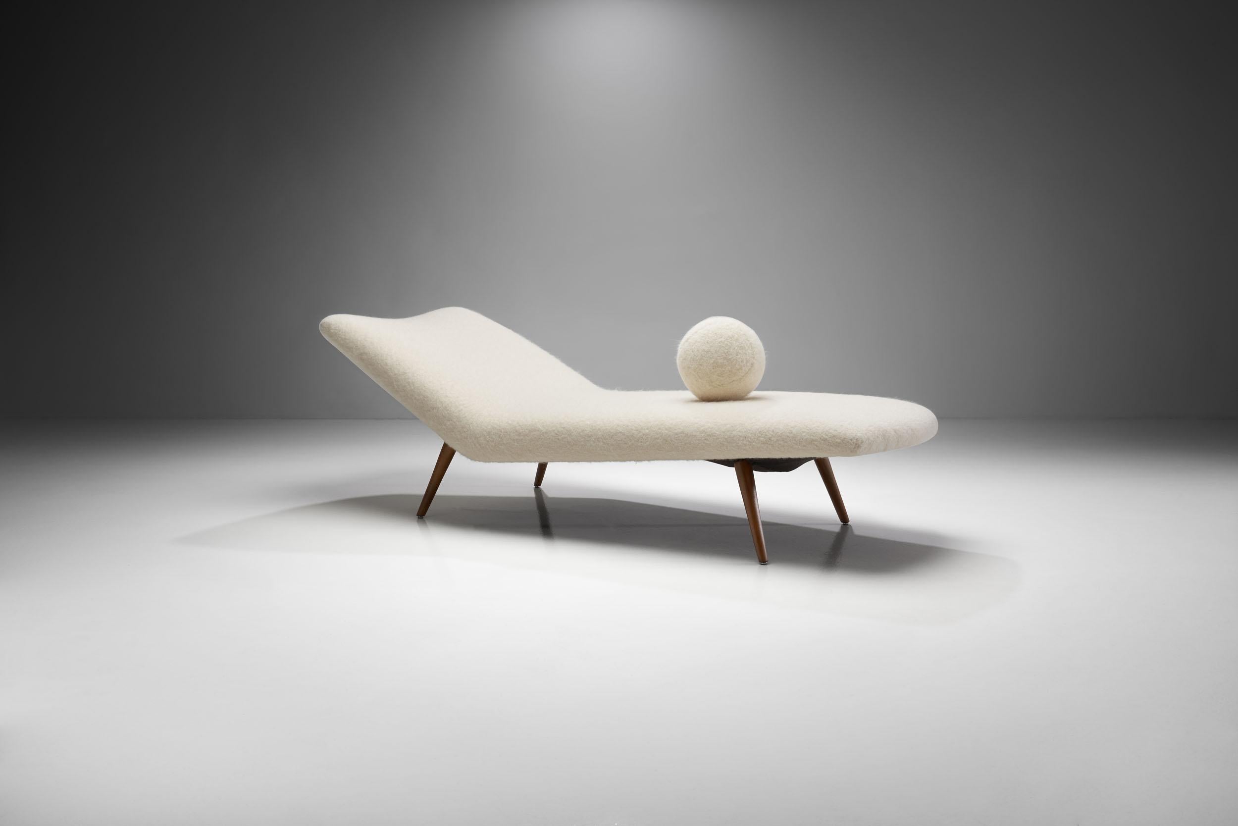 Mid-Century Modern Theo Ruth Daybed for Artifort, The Netherlands 1950s For Sale