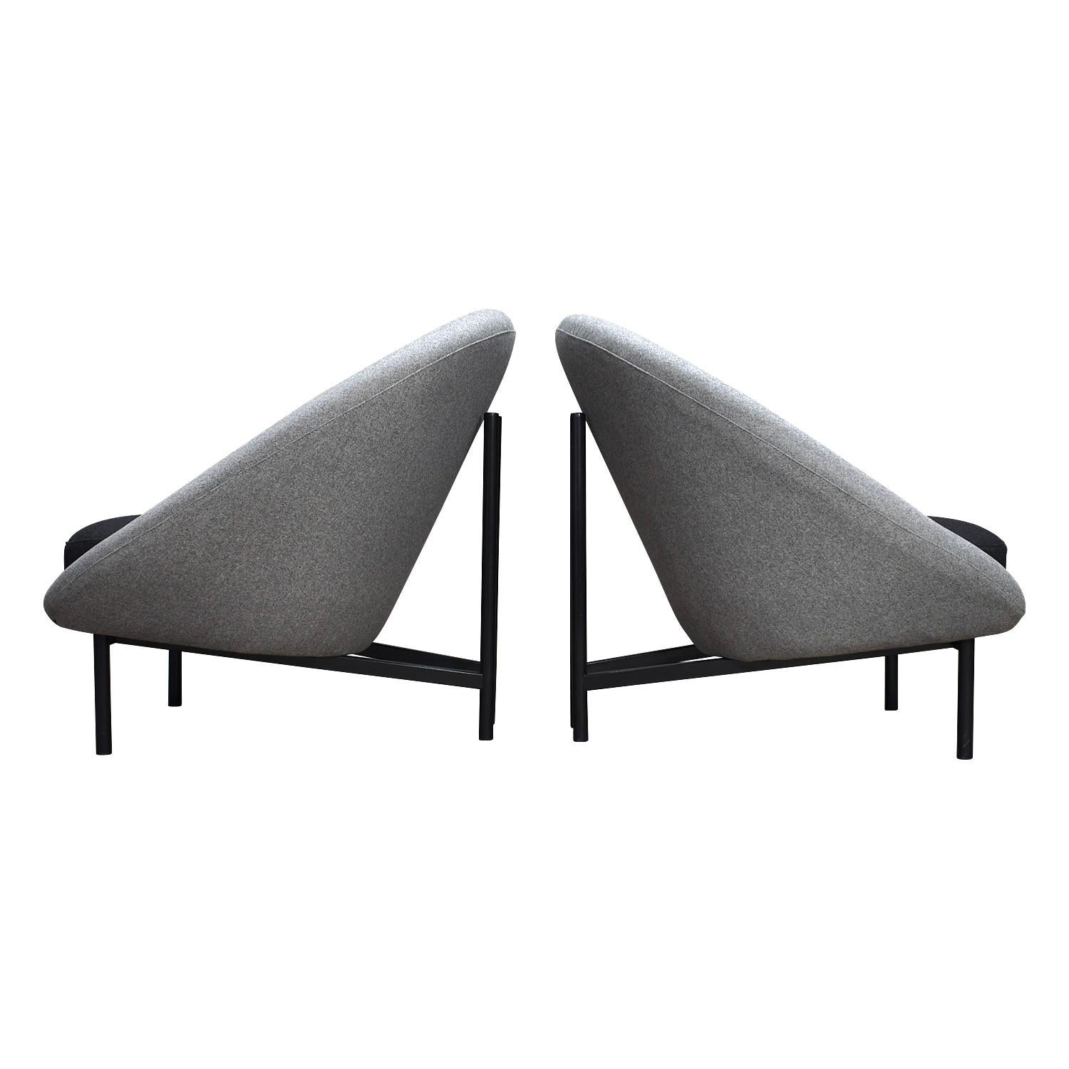 Pair of f115 armchairs by Theo Ruth for Artifort, Netherlands, 1958.
These are rare pieces; amazing and sophisticated center-pieces.
We also have a sofa available.

The chairs are new upholstered in a high quality felt wool fabric with new foam