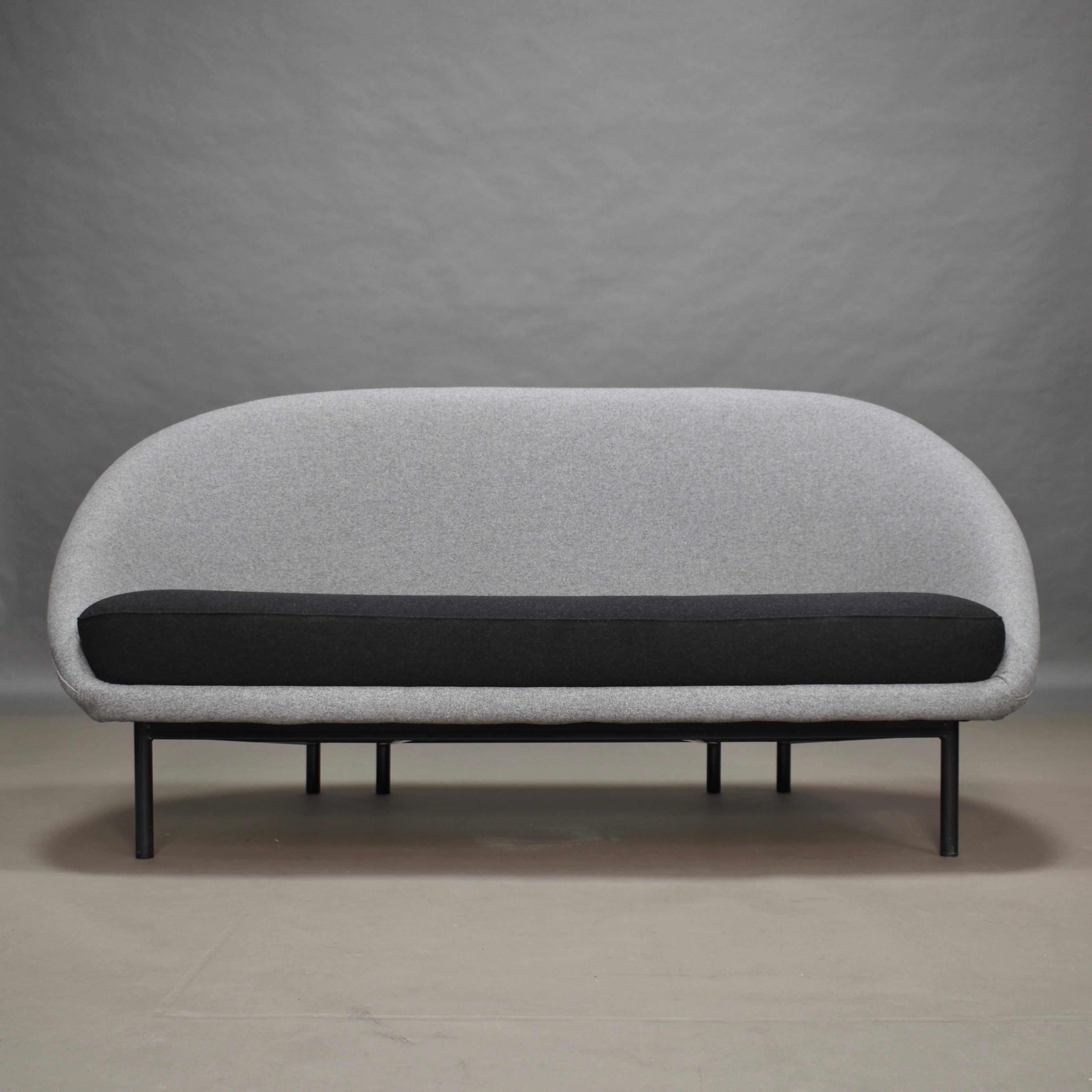 F115 Sofa by Theo Ruth for Artifort, Netherlands, 1958.
These are rare pieces; amazing and sophisticated center-pieces.
We also have two armchairs available.

The sofa has been new upholstered in a high quality felt wool fabric and with new foam