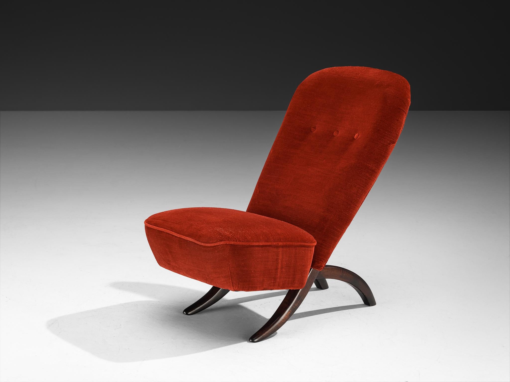 Theo Ruth per Artifort, sedia da salotto 'Congo', frassino tinto, tessuto, Paesi Bassi, 1952

Conosciuta come una creazione iconica della linea di produzione Artifort, la poltrona Congo abbraccia un design distintivo caratterizzato da linee