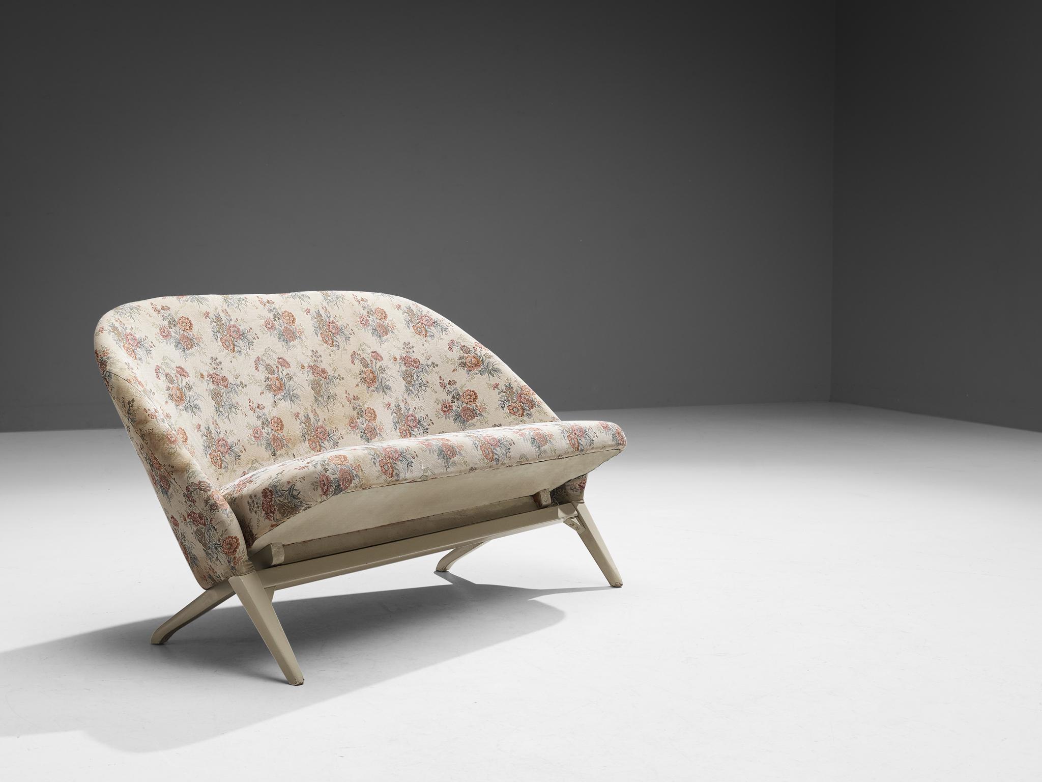 Theo Ruth for Artifort, Settee, model 'Congo', lacquered wood, fabric, The Netherlands, 1950s. 

A Dutch settee designed by Theo Ruth in a romantic floral print fabric . This 'Congo' sofa's design, as well as the chairs of this serie, is based on
