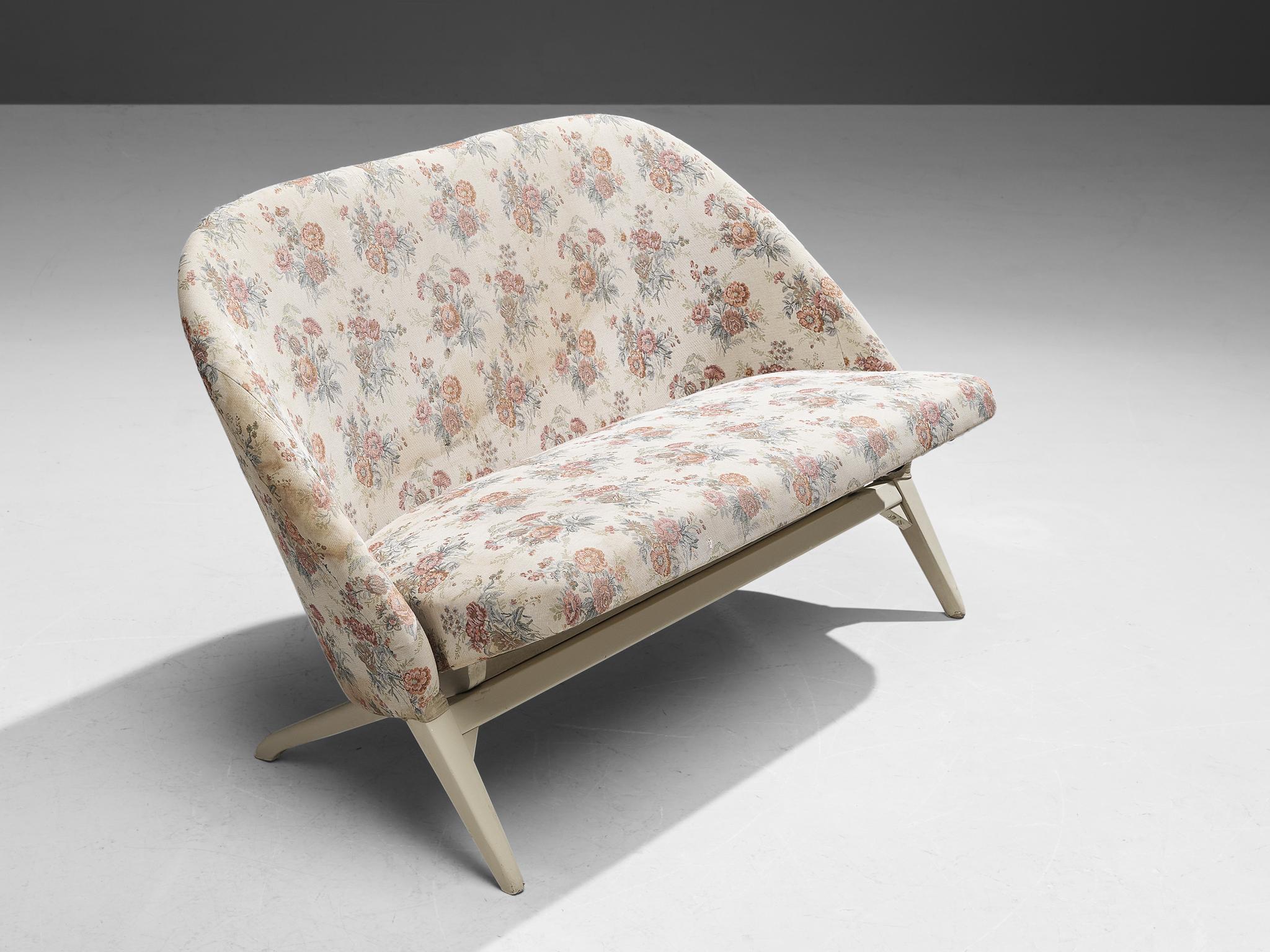 Theo Ruth for Artifort Congo Sofa in Floral Upholstery For Sale 2