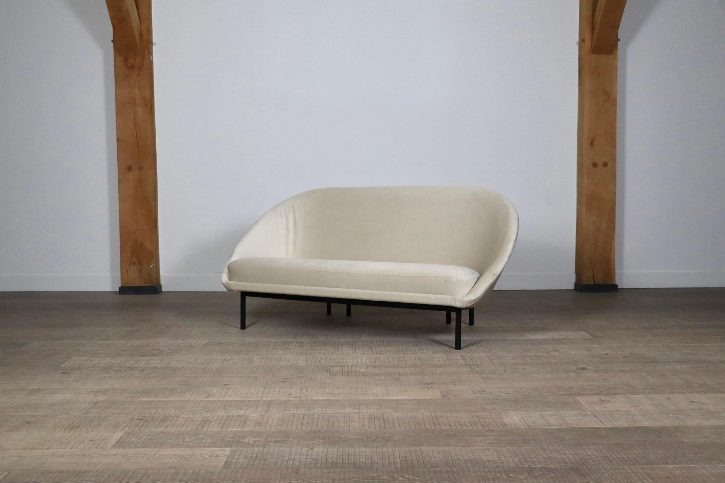 Theo Ruth For Artifort F115 Sofa In Beige Velvet And Metal , 1950s 2