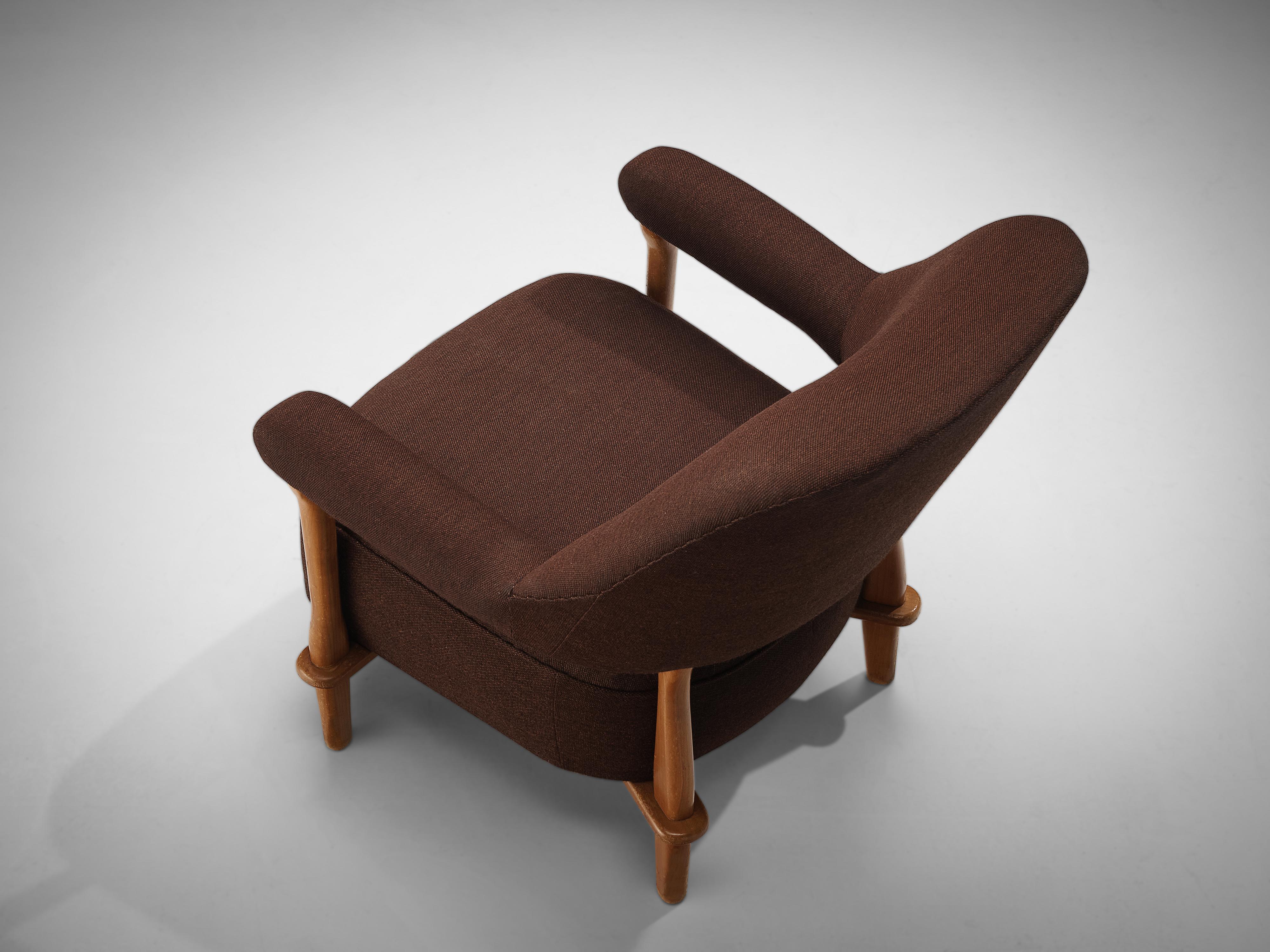 Theo Ruth for Artifort Lounge Chair 109 in Oak and Brown Fabric In Good Condition In Waalwijk, NL