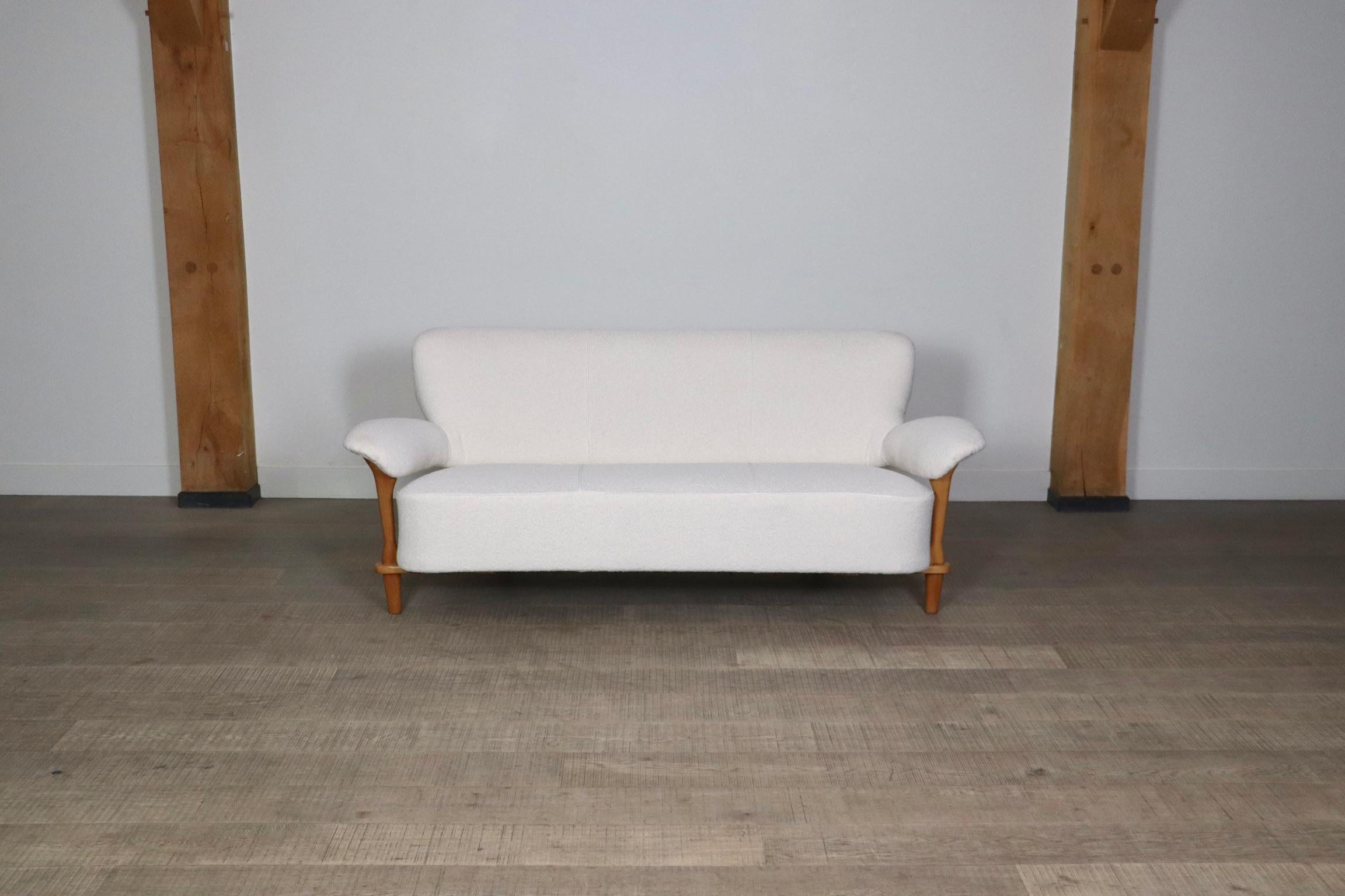 Mid-20th Century Theo Ruth for Artifort Sofa 109 in bouclé and oak, 1950s For Sale