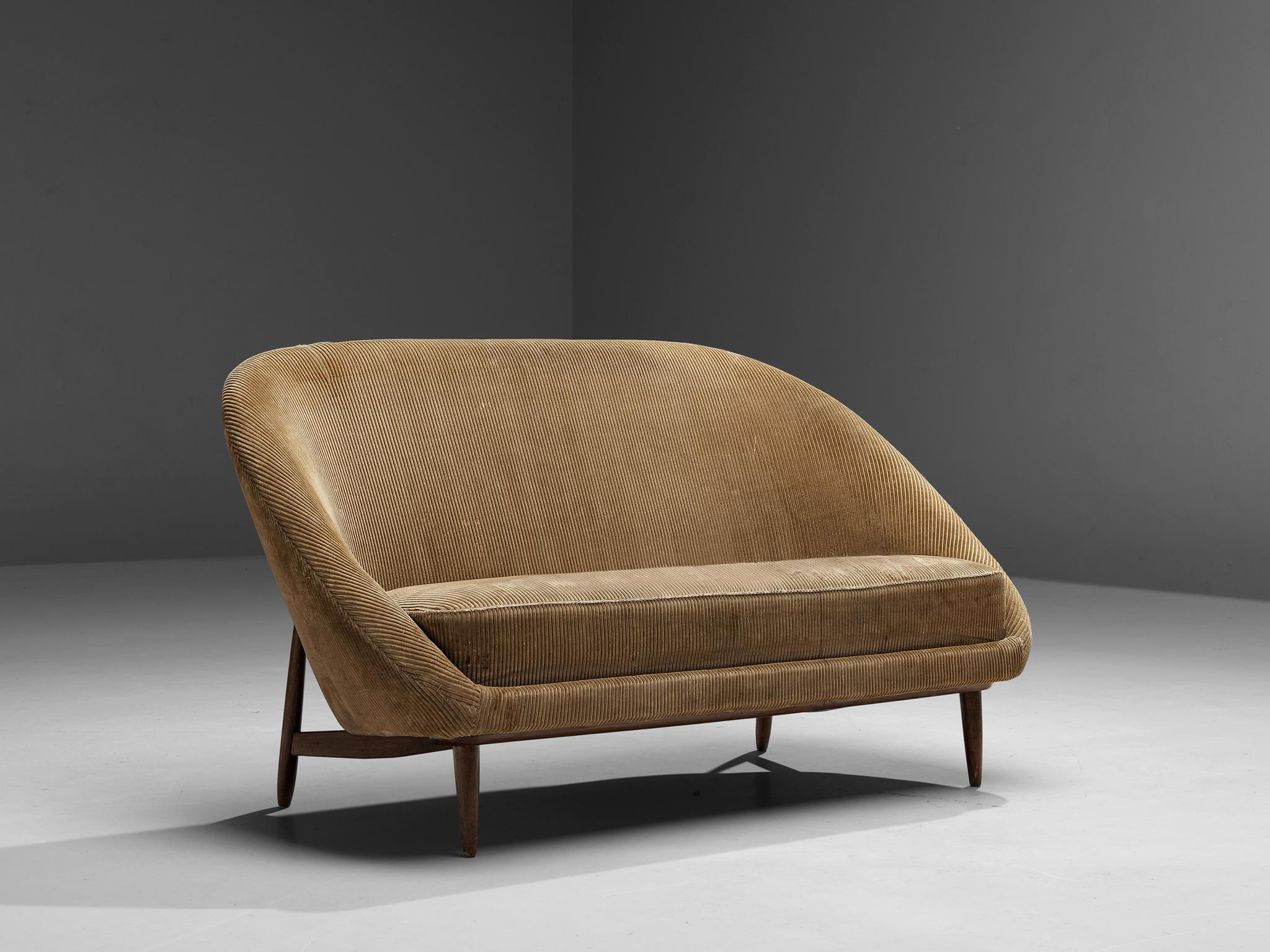 Theo Ruth for Artifort, sofa, fabric, wood, The Netherlands, 1970. 

A Dutch settee in beige corduroy upholstery by Theo Ruth. The back tilts slightly backward and has the recognizable natural flow and feel of Ruth's design. The frame of the sofa is