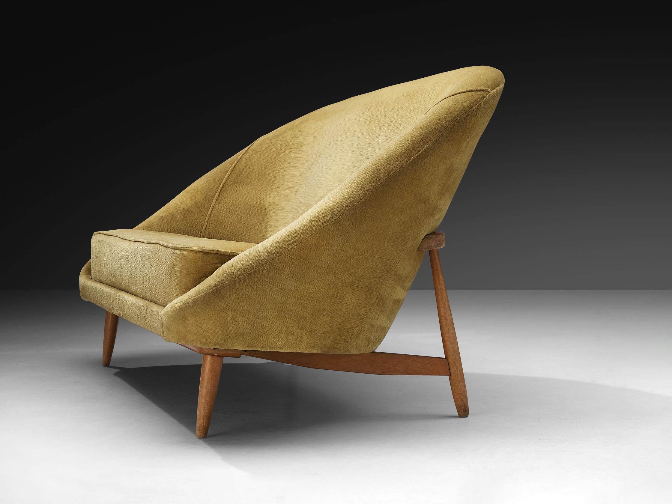 Theo Ruth for Artifort Sofa Model '115' in Yellow Velvet Upholstery In Good Condition For Sale In Waalwijk, NL