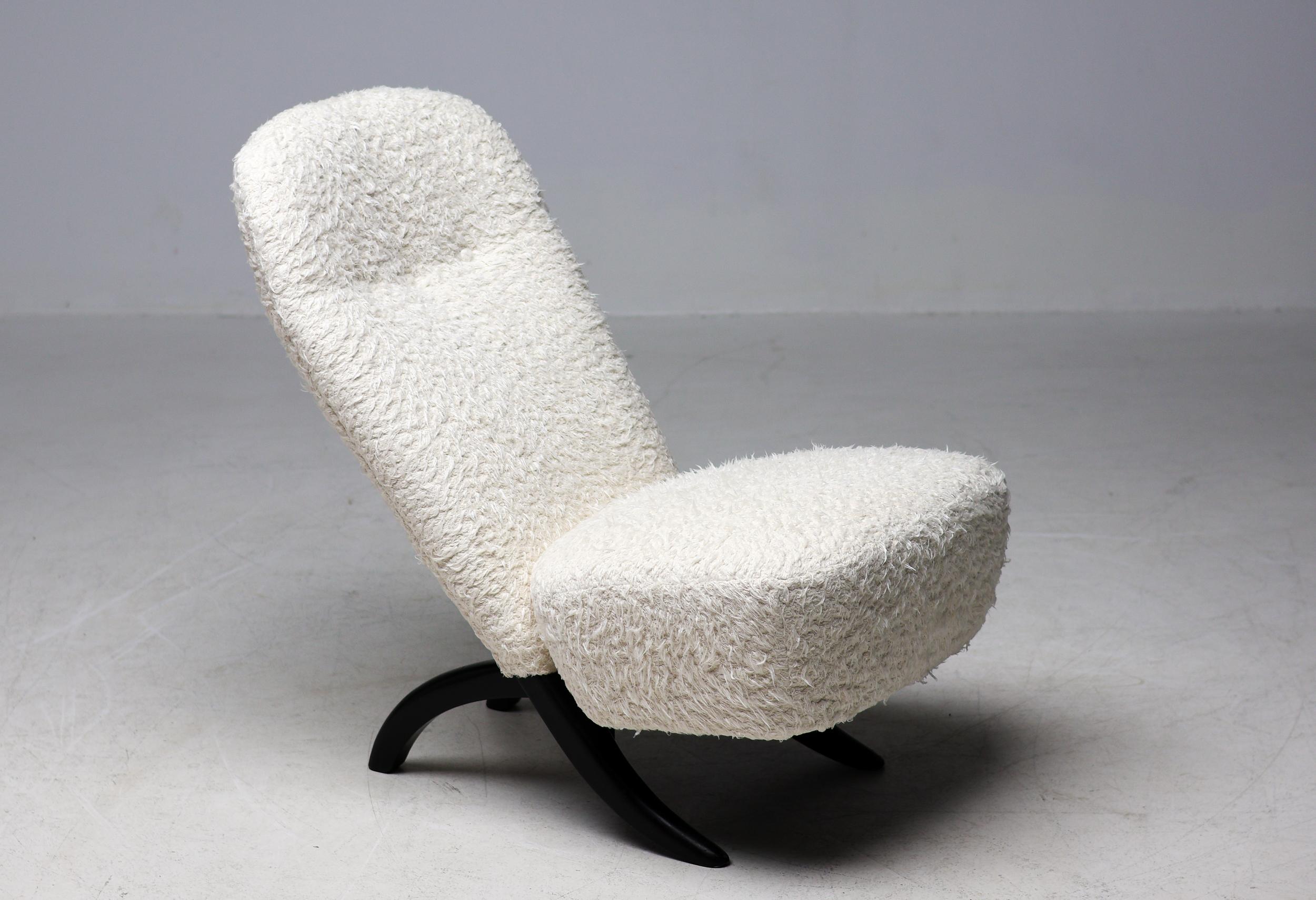 Theo Ruth for Artifort, ‘Congo’ lounge chair in black lacquered beech and new teddy cotton fabric, The Netherlands, 1952. 
This chair has a unique construction, forced by tension and gravity. The back and seating are two separate elements that fit