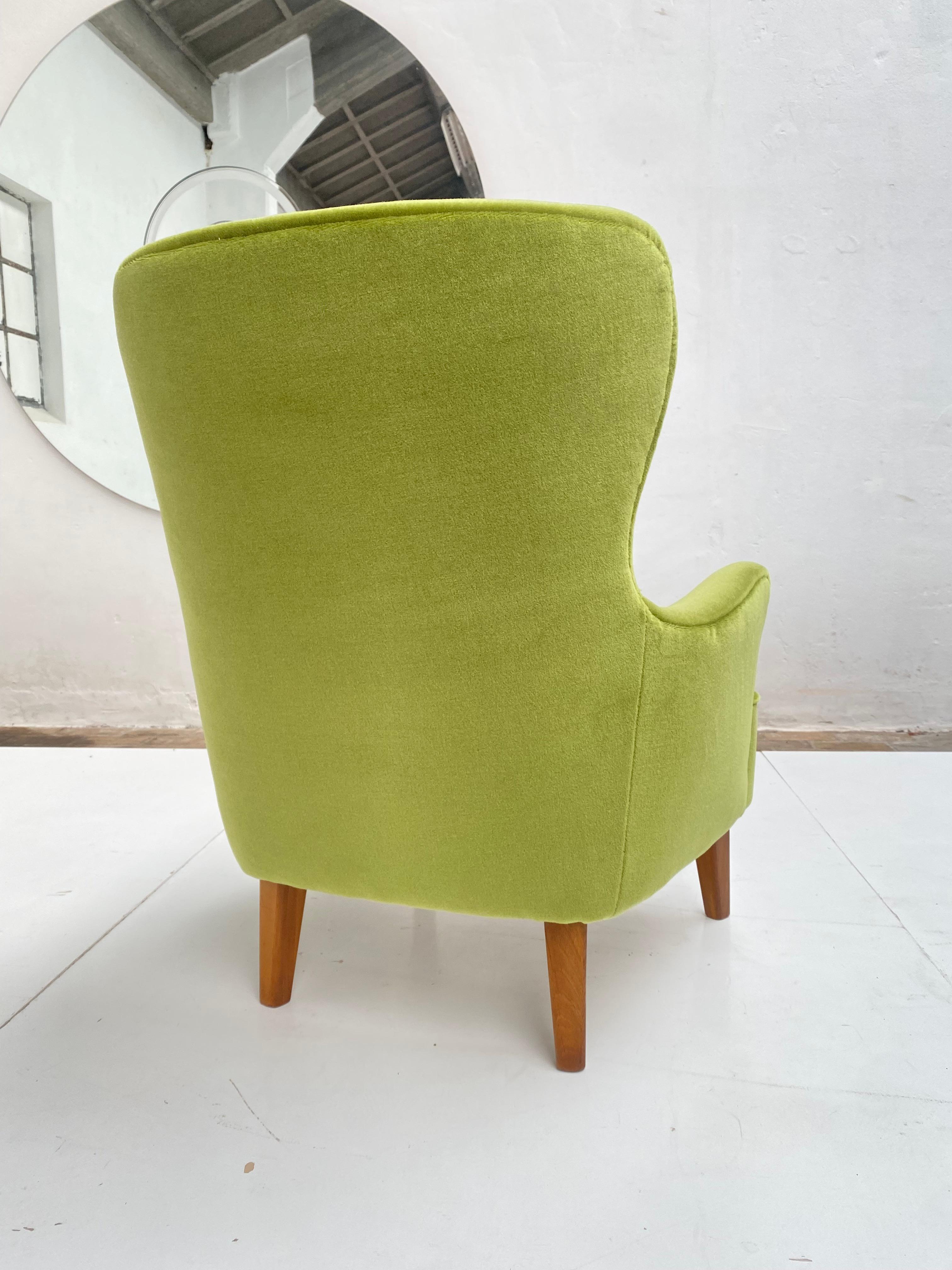 Theo Ruth Lounge Chair Artifort 1950's NEW Mohair Velvet Wool Fabric In Good Condition In bergen op zoom, NL