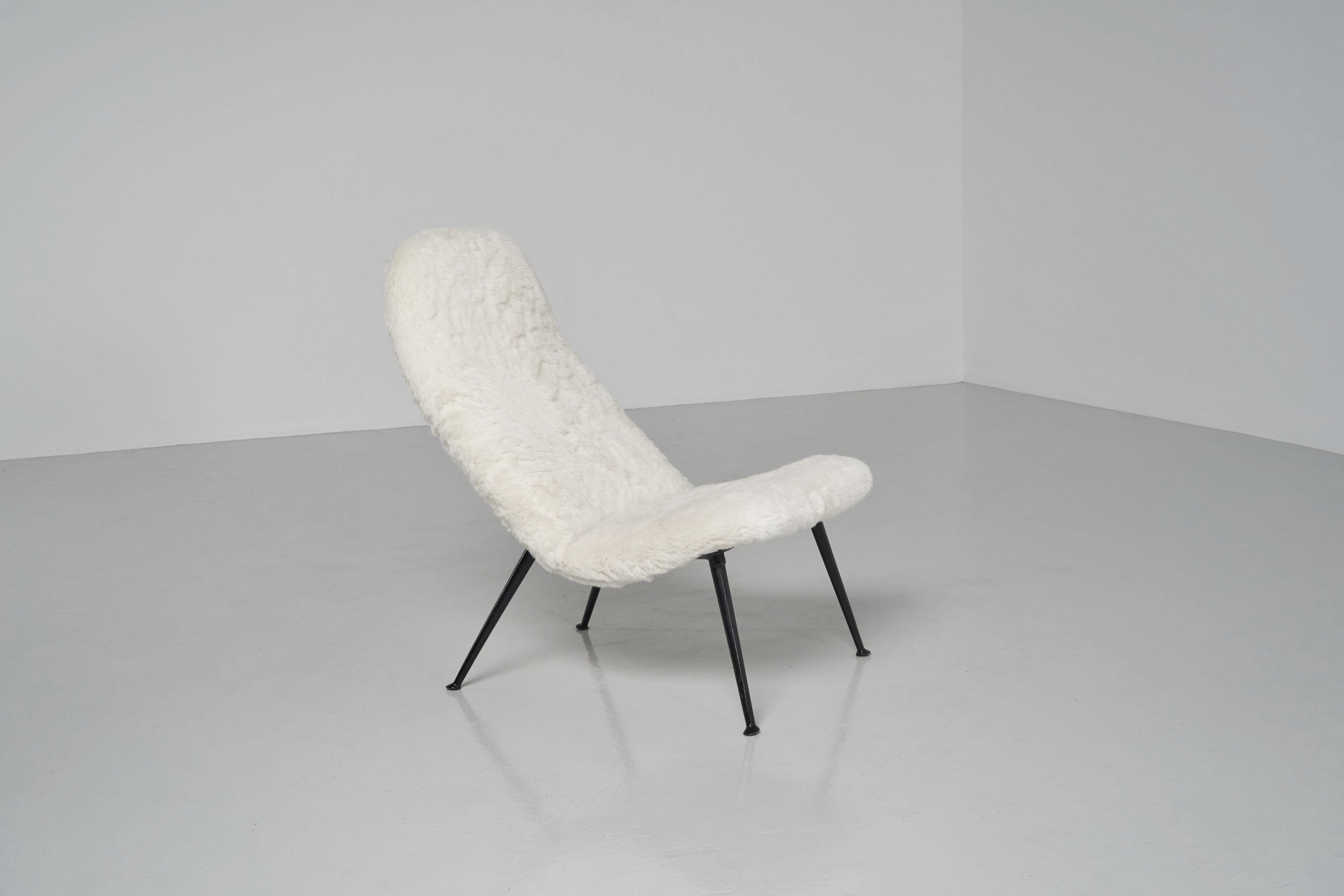 Theo Ruth, Modell 135, Loungesessel mit Artifort, 1956 im Angebot 1