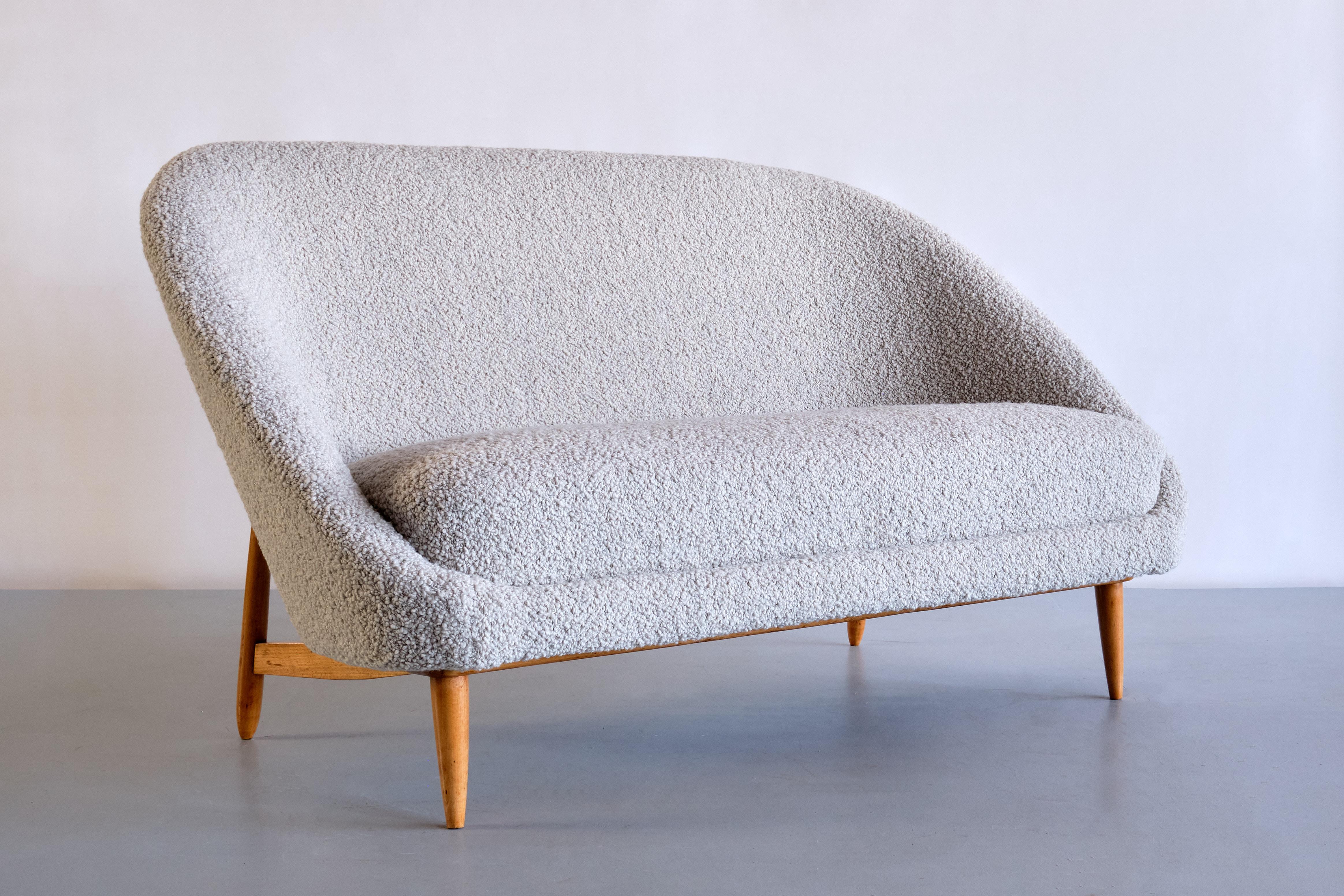 Theo Ruth Sofa, Model 115 in Dedar Bouclé and Beech, Artifort, Netherlands, 1958 In Good Condition For Sale In The Hague, NL