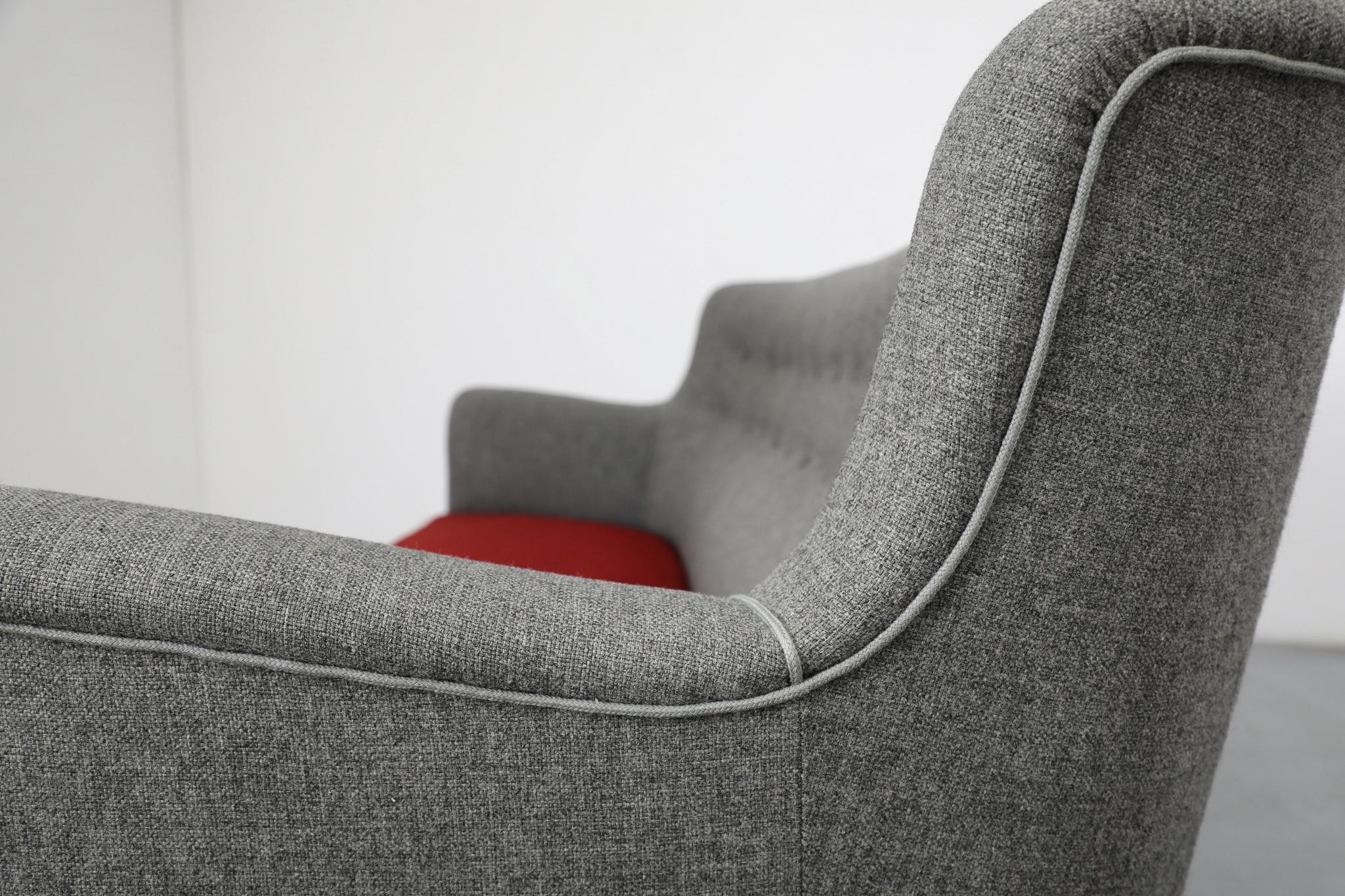 Sofá Style Upholstering Theo Ruth de lana gris y roja con líneas en picado en venta 6