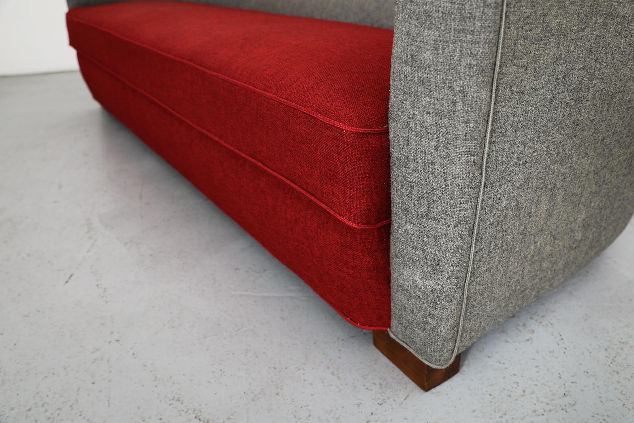 Sofá Style Upholstering Theo Ruth de lana gris y roja con líneas en picado en venta 7