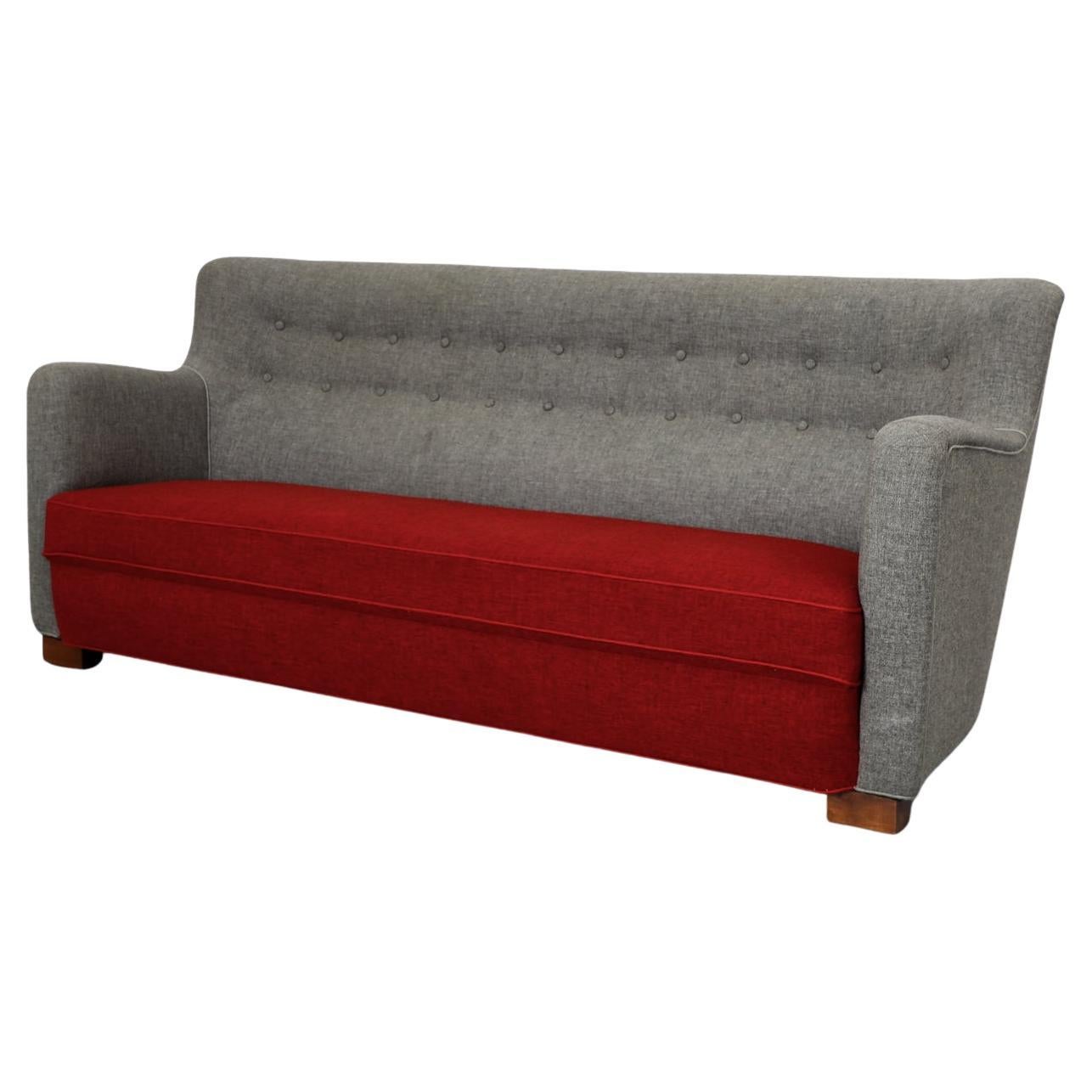 Sofá Style Upholstering Theo Ruth de lana gris y roja con líneas en picado en venta