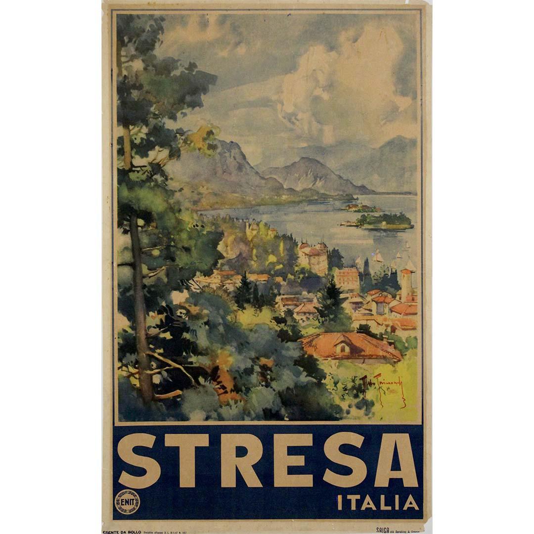 Il poster di Stresa del 1947, creato dall'artista Theo Taimonti, è un esempio mozzafiato di pubblicità turistica di metà secolo. Progettato nell'ambito della rinascita turistica dell'Italia del dopoguerra, questo poster cattura la bellezza naturale