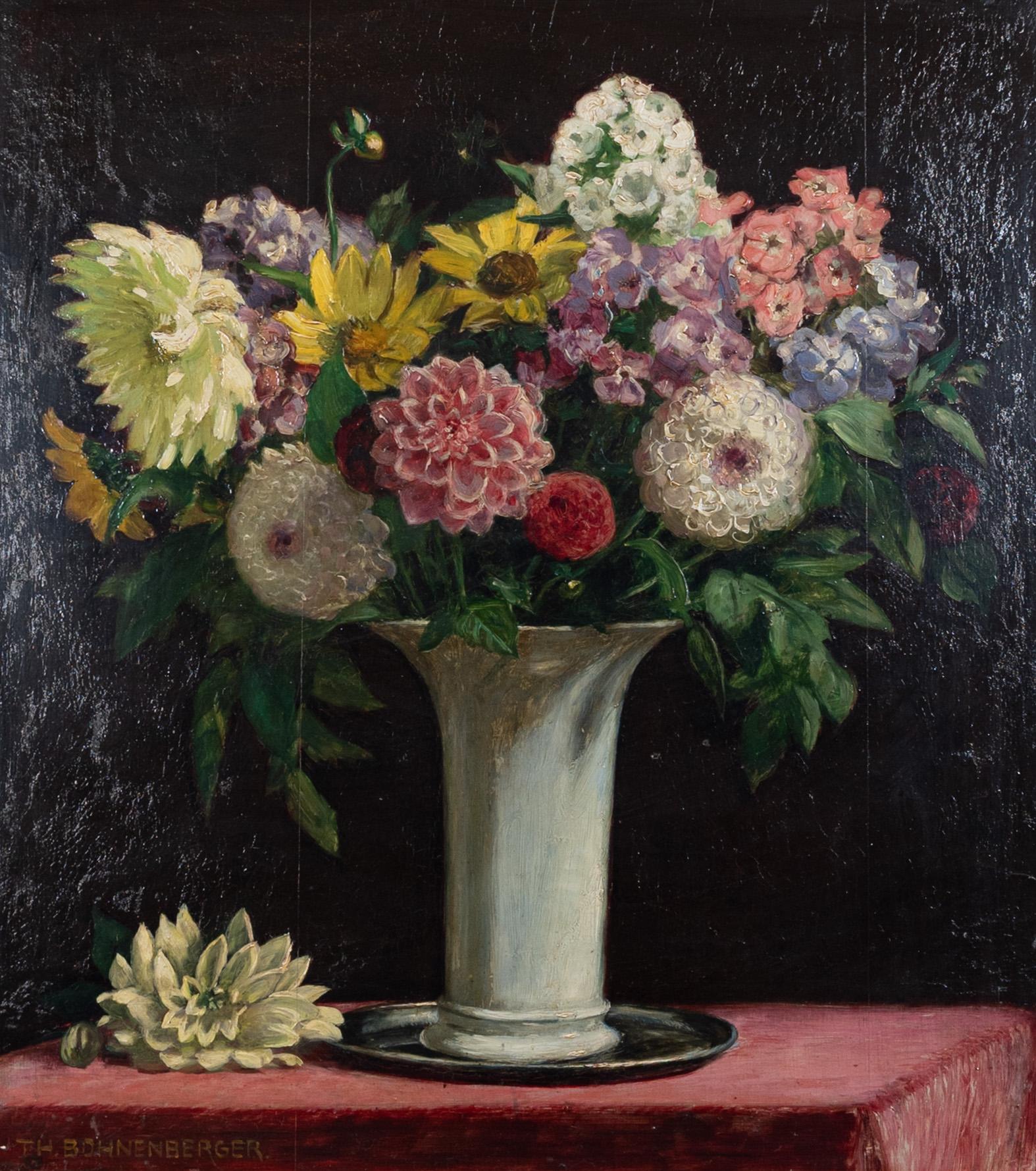 Still-Life Painting de Theodor Bohnenberger - Pintura de bodegón de un jarrón con flores (dalias) sobre un plato de plata