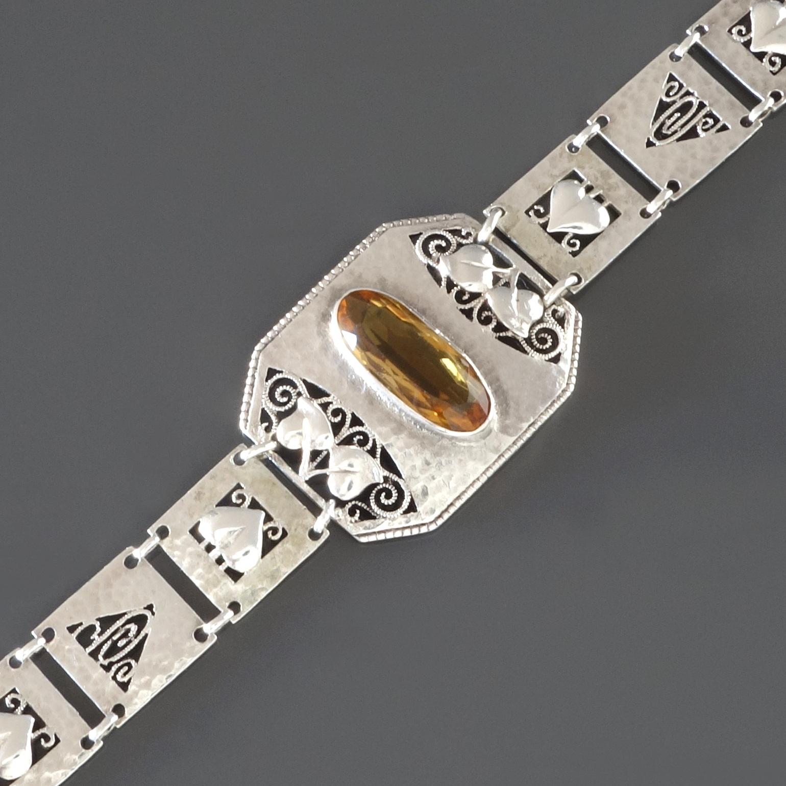 Theodor Fahrner Art Nouveau Citrine Silver Bracelet
Silver 935, citrine
L (when closed) 17.3 cm (approx. 6 13/16”), W 1.15 cm to 2.35 cm (approx. 7/16” to 15/16”)
Marks: silver content mark ‘935’, ligated ‘TF’ in a circle, ‘DEPOSE’
Germany, ca.