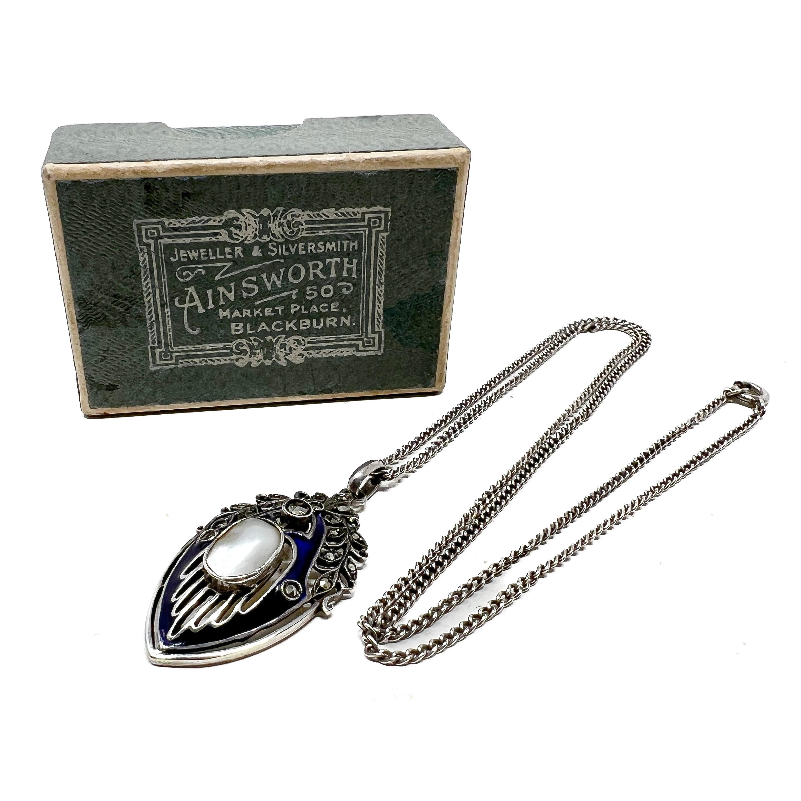 Theodor Fahrner ca. 1920 Halskette mit Vintage-Anhänger aus Silber, Emaille und Marcasite im Zustand „Hervorragend“ im Angebot in Skelmersdale, GB