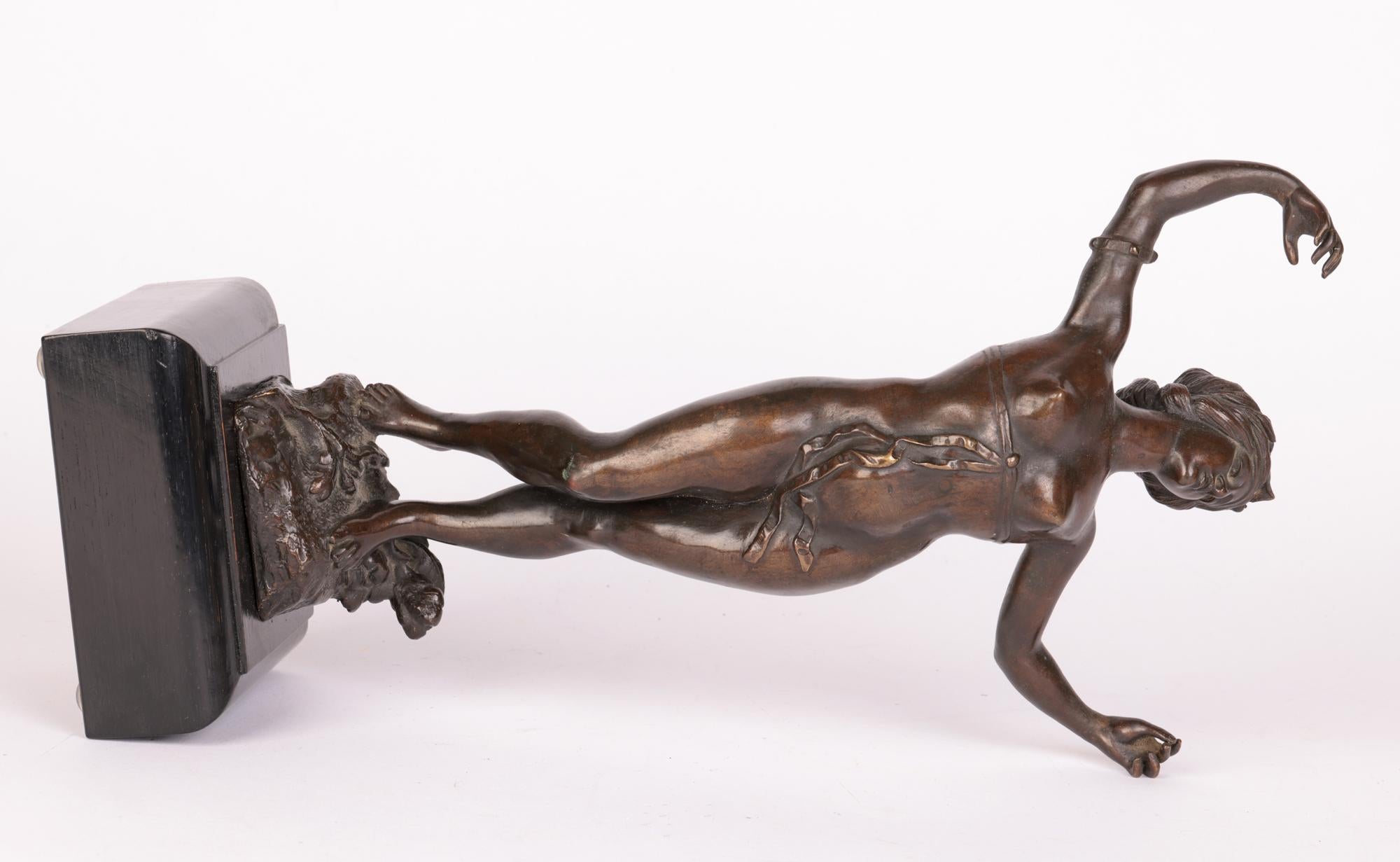 Bronze Theodor Friedl - Sculpture en bronze d'un nu féminin dansant autrichien en vente