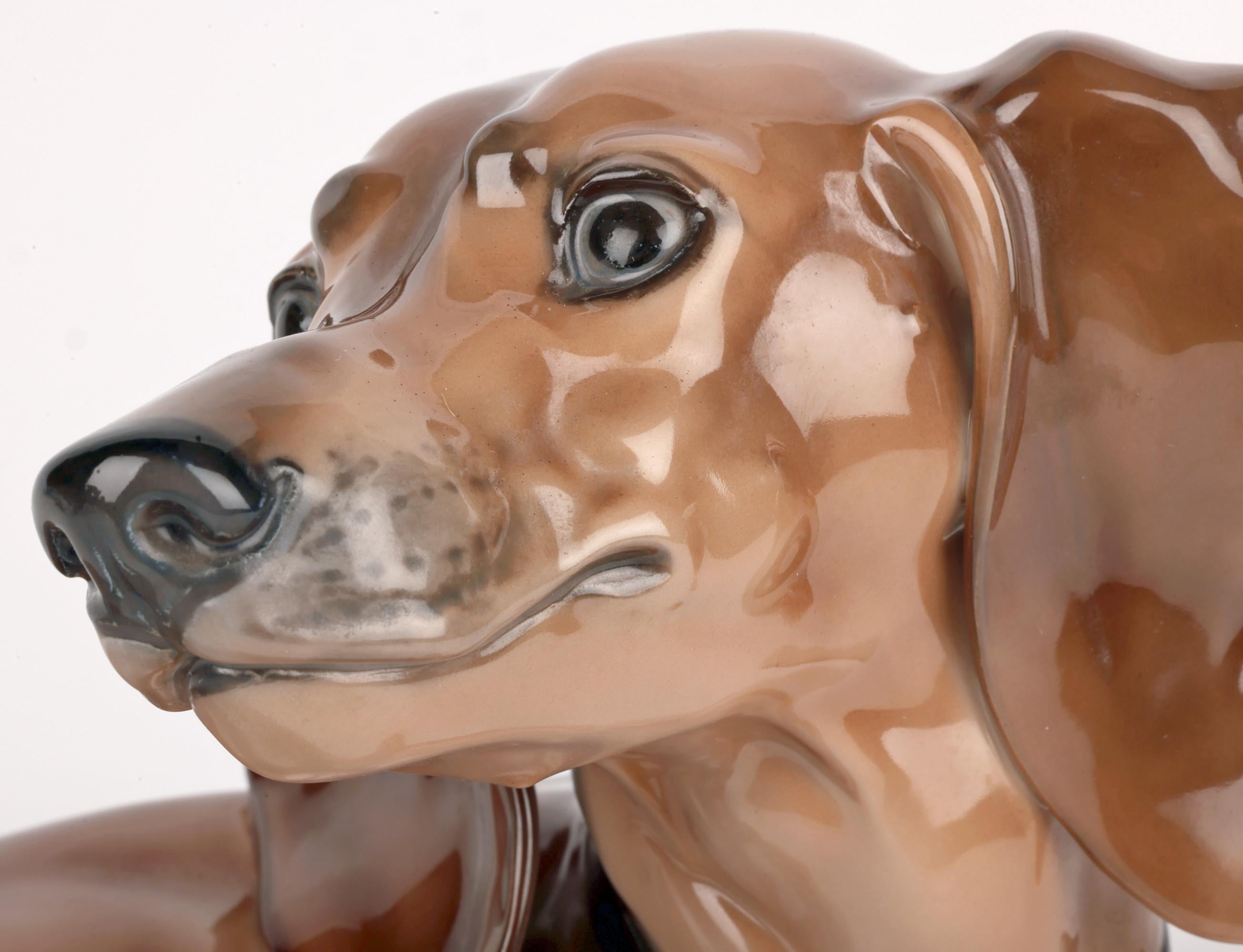 Vernissé Theodor Karner for Rosenthal Rare Large Dachshundain Porcelain Figure en vente