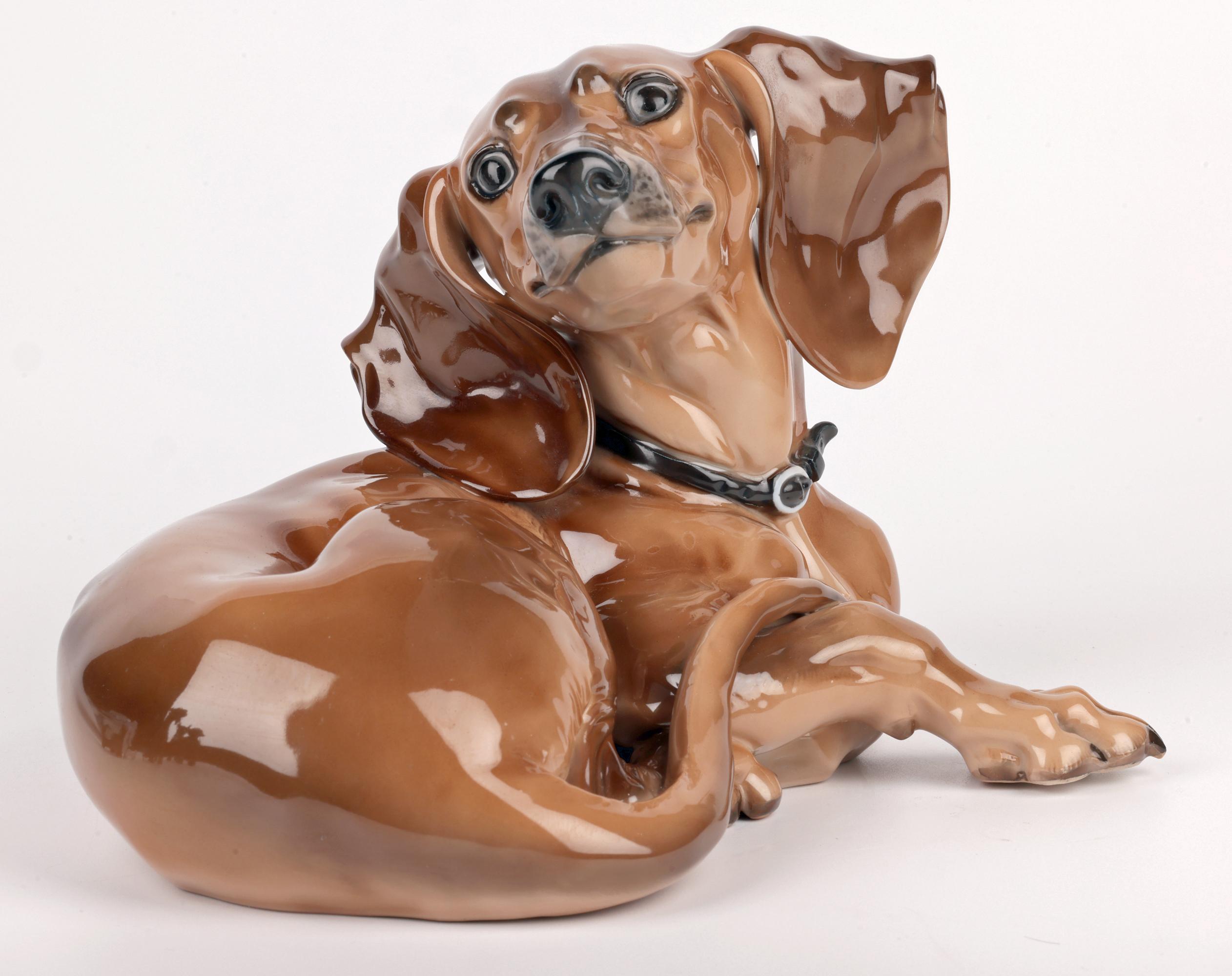 Theodor Karner for Rosenthal Rare Large Dachshundain Porcelain Figure Bon état - En vente à Bishop's Stortford, Hertfordshire