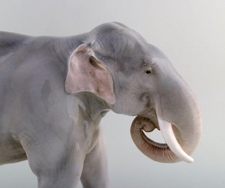 Porcelaine Theodor Madsen pour Royal Copenhagen:: Figurine rare en porcelaine:: Éléphant colossal en vente