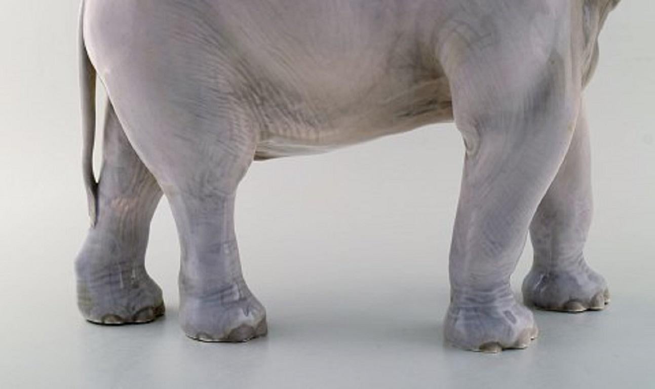 Theodor Madsen pour Royal Copenhagen:: Figurine rare en porcelaine:: Éléphant colossal en vente 1