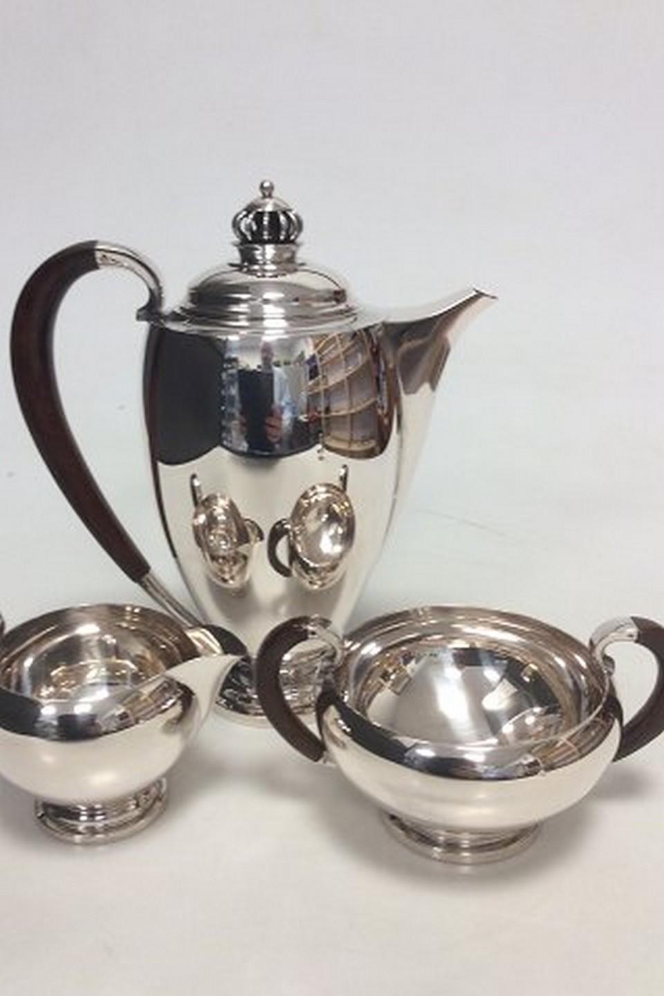 Theodor Sabroe Art Deco Danish silver coffee set with pot, creamer and sugar bowl from 1942.

Measures 23cm high

Weight for all is 866 grams / 30.50 oz.
Item no.: 436833.