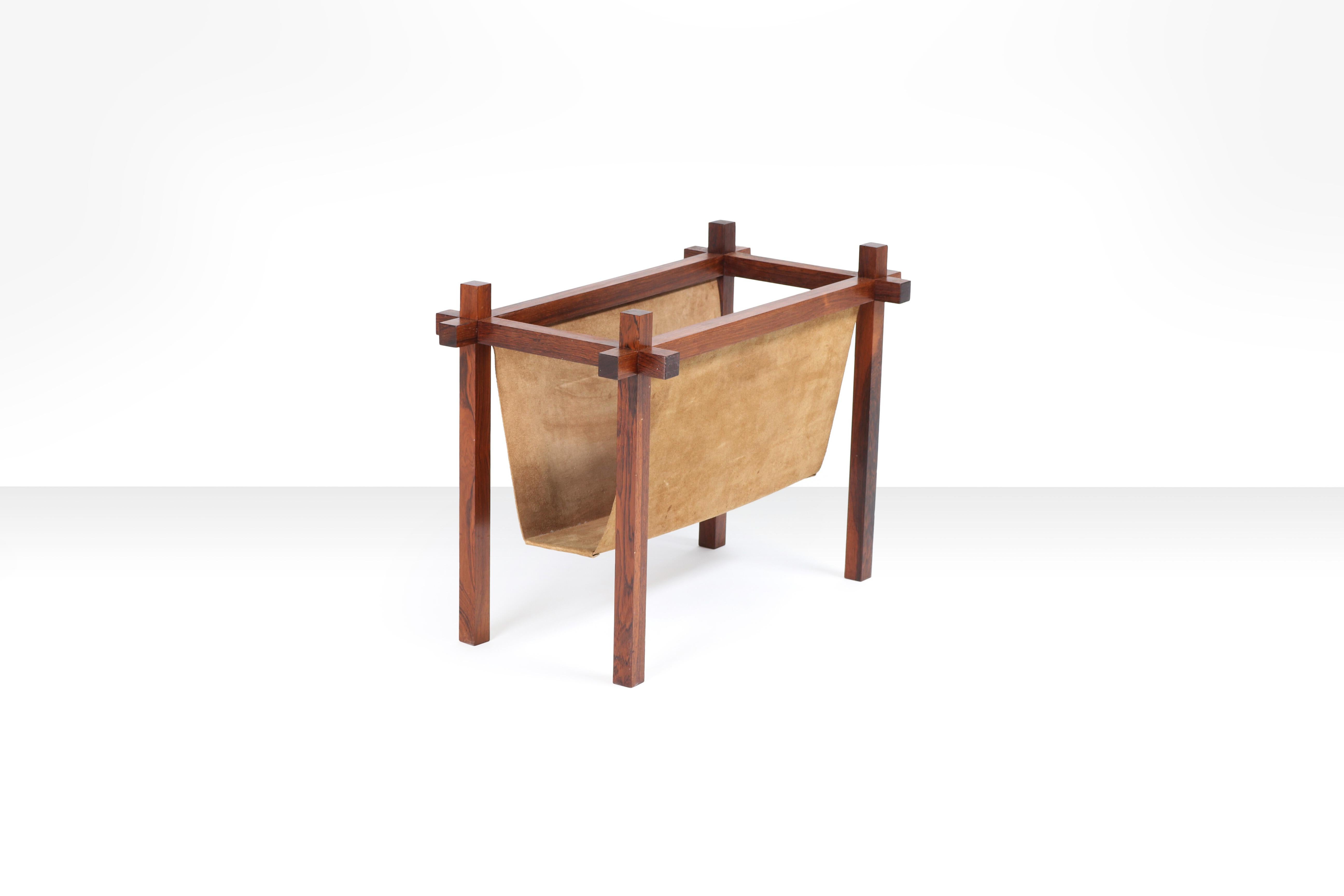 Theodor Skjøde Knudsen magazine holder for Ateljé Forma in hardwood and suede, Denmark, 1960s

Free shipping within the Netherlands.
