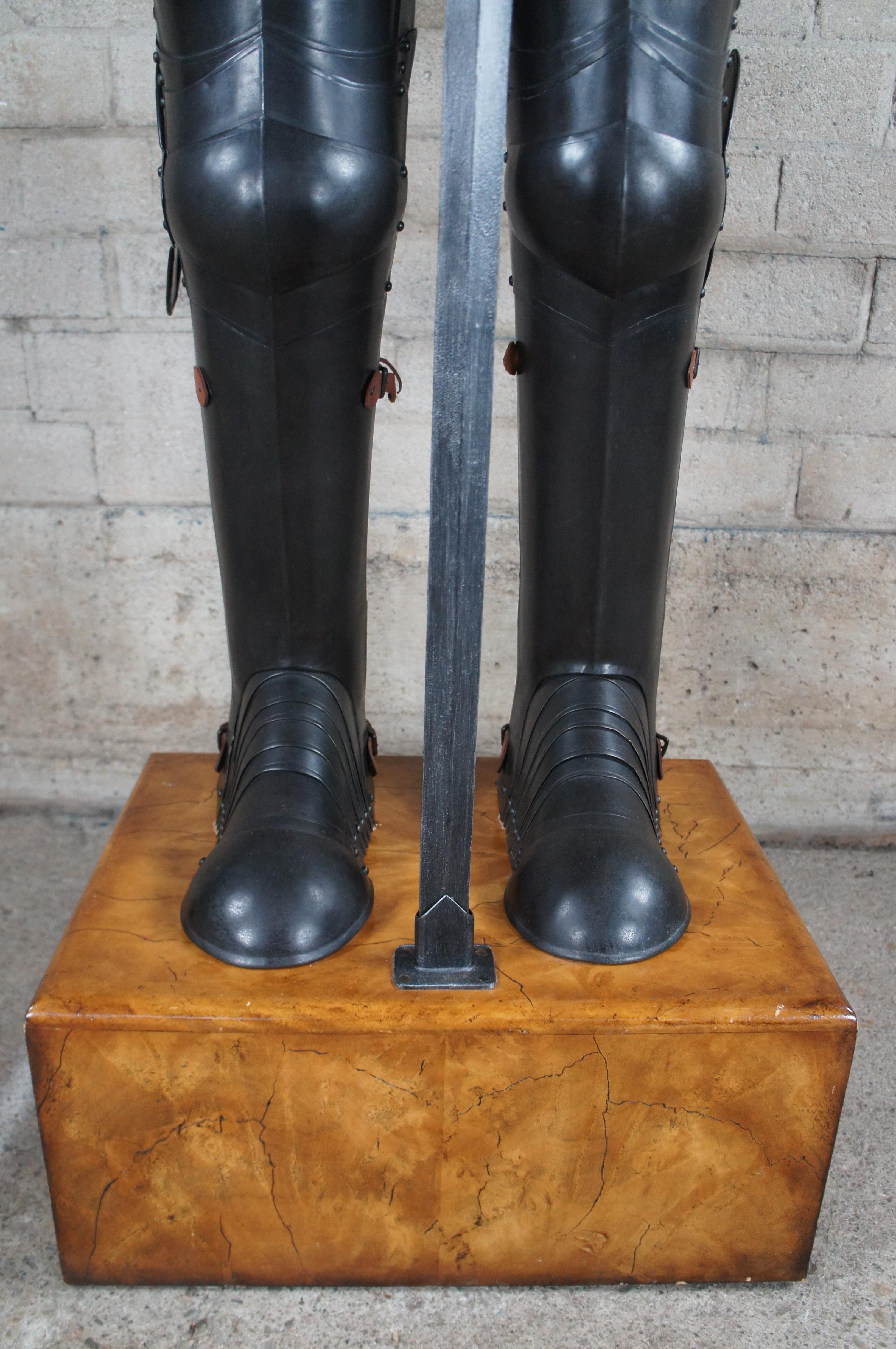 Theodore Alexander, chevalier de costume allemand en bronze martelé du 16ème siècle en vente 1
