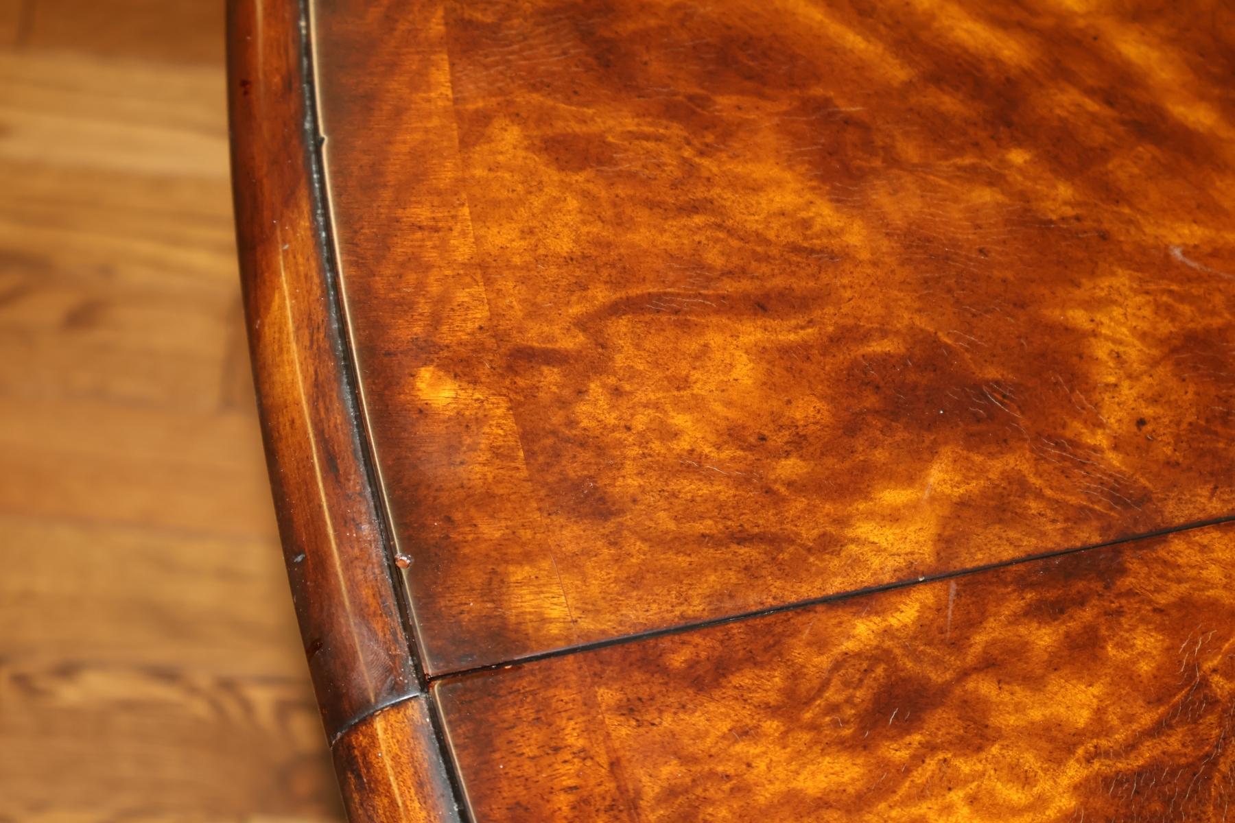 Theodore Alexander 5405-082 Brook Street Expanding Perimeter Round Dining Table en vente 7