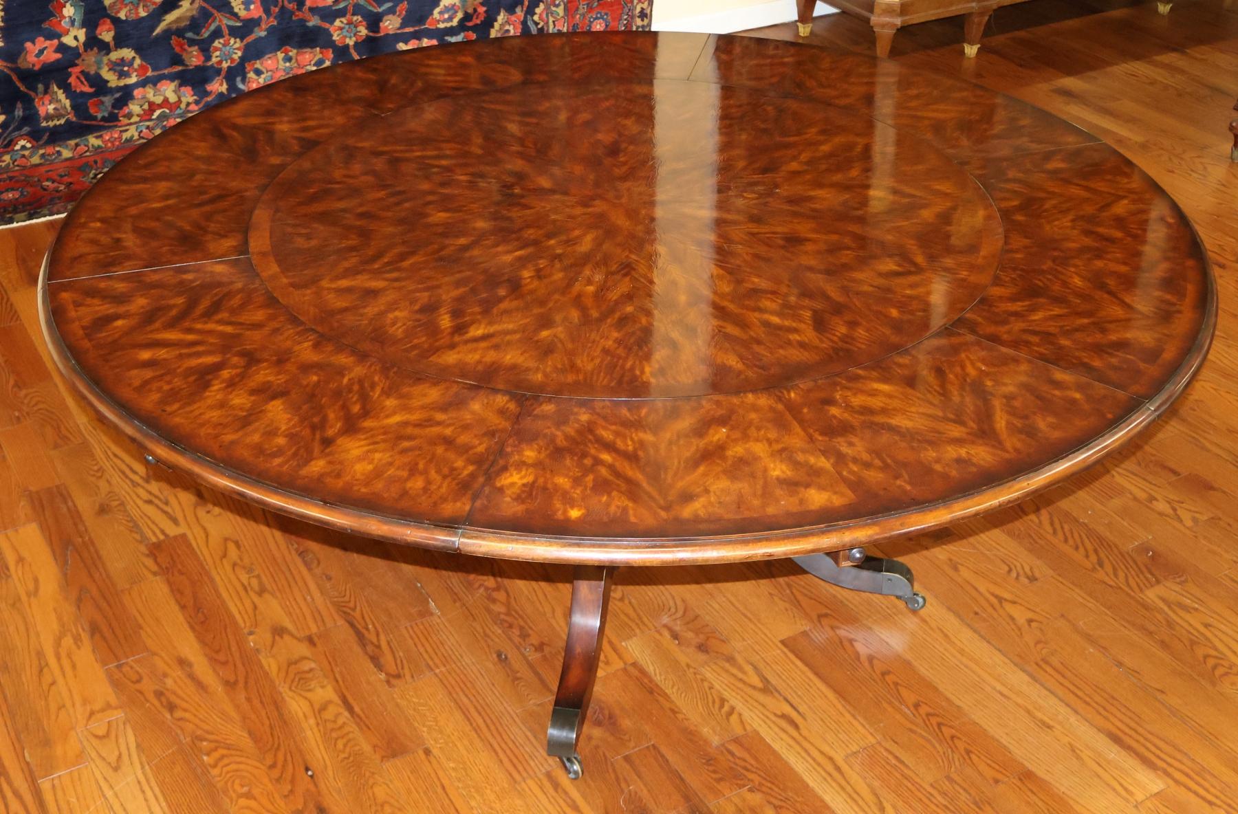 Vietnamien Theodore Alexander 5405-082 Brook Street Expanding Perimeter Round Dining Table en vente