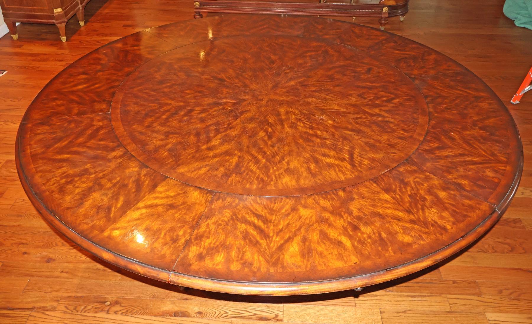 Acajou Theodore Alexander 5405-082 Brook Street Expanding Perimeter Round Dining Table en vente