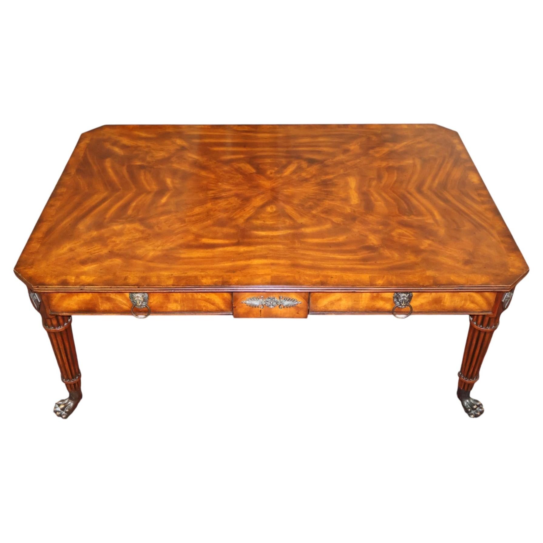 Mesa de centro de caoba estilo Regencia Theodore Alexander Althorp en venta