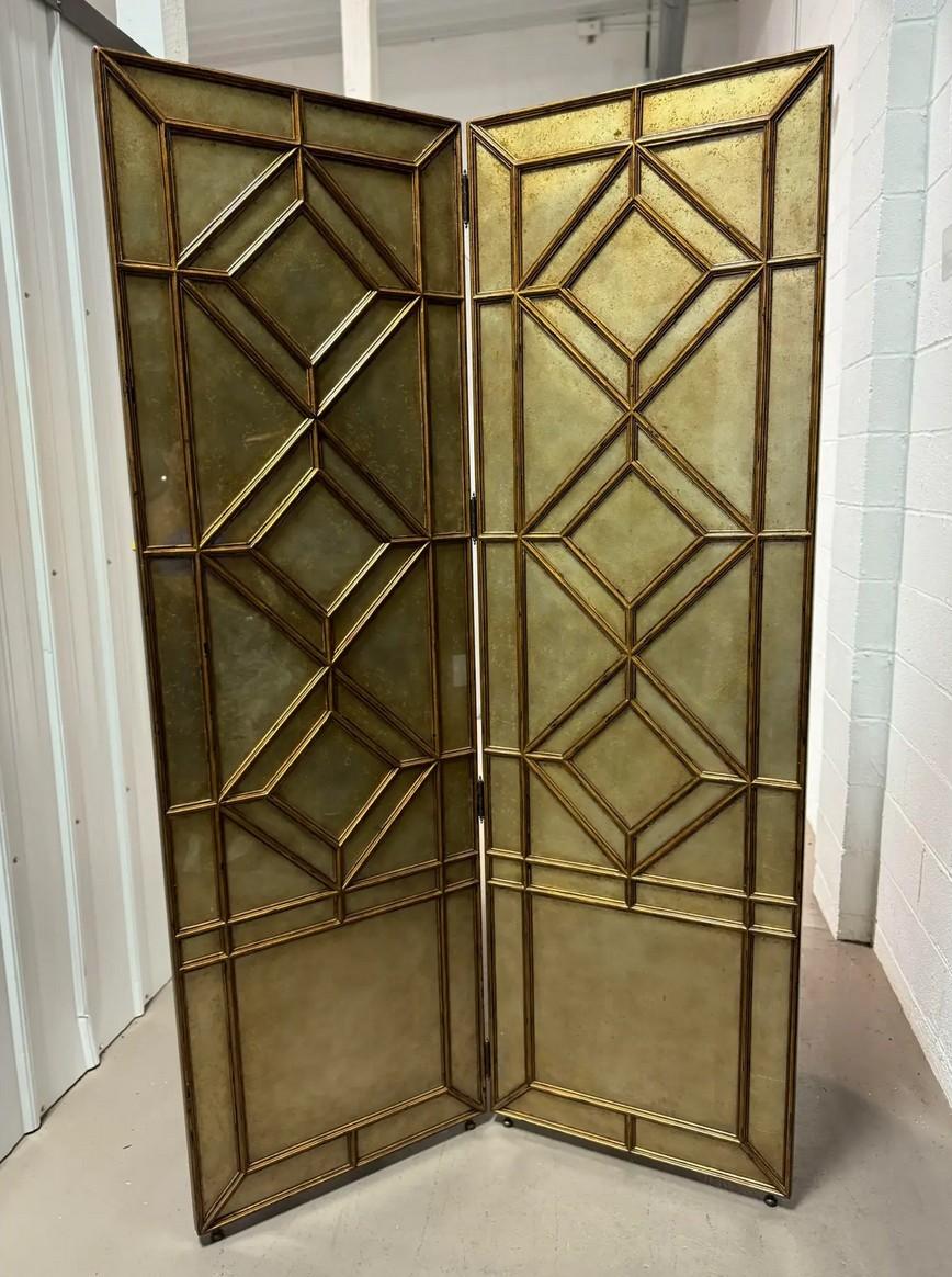 Theodore Alexander attribuito a due pannelli con motivo a diamante e paravento in foglia d'oro in vendita 3