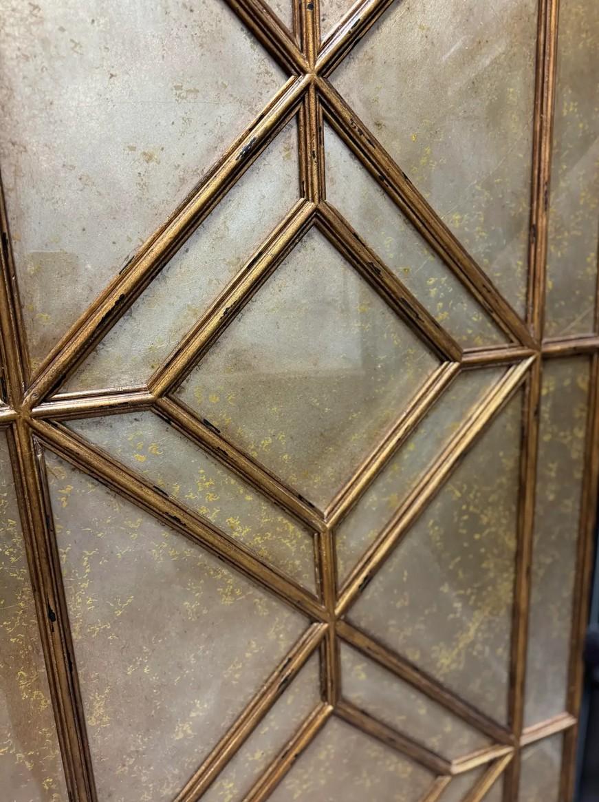 Vietnamita Theodore Alexander attribuito a due pannelli con motivo a diamante e paravento in foglia d'oro in vendita