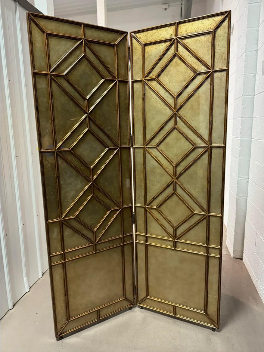 Oro Theodore Alexander attribuito a due pannelli con motivo a diamante e paravento in foglia d'oro in vendita