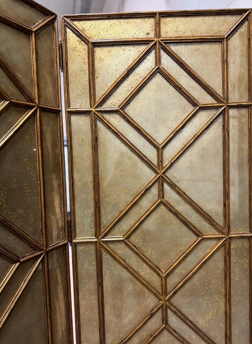 Theodore Alexander attribuito a due pannelli con motivo a diamante e paravento in foglia d'oro in vendita 1