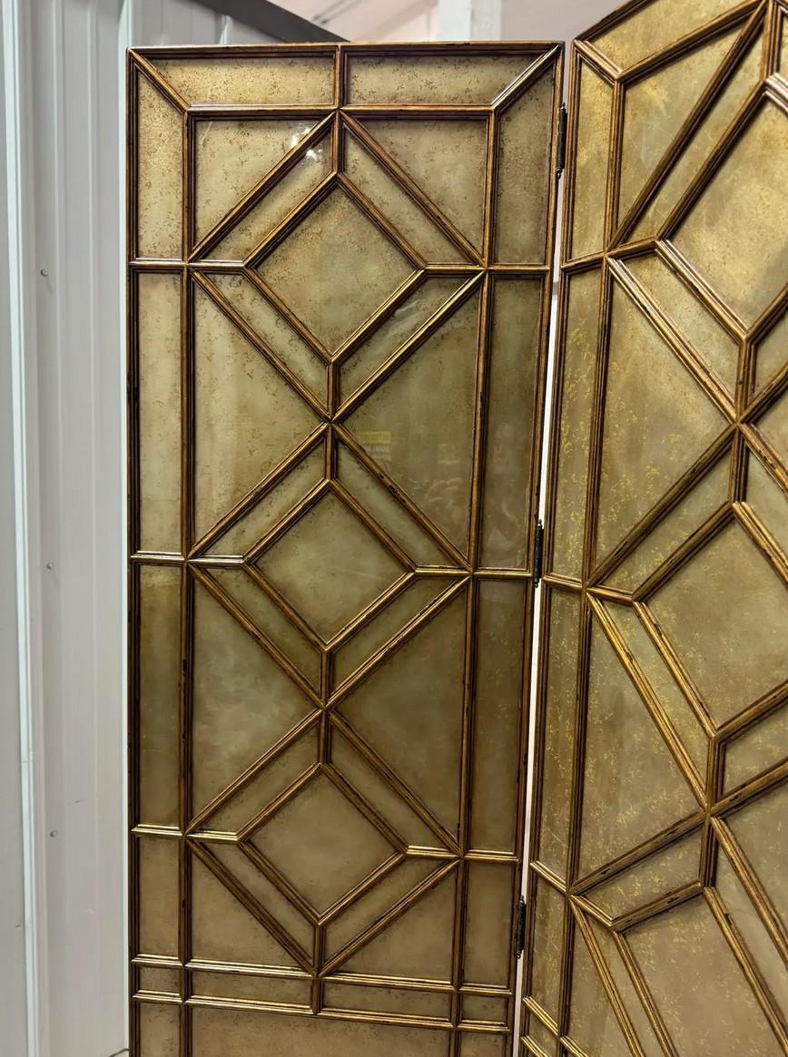 Theodore Alexander attribuito a due pannelli con motivo a diamante e paravento in foglia d'oro in vendita 2