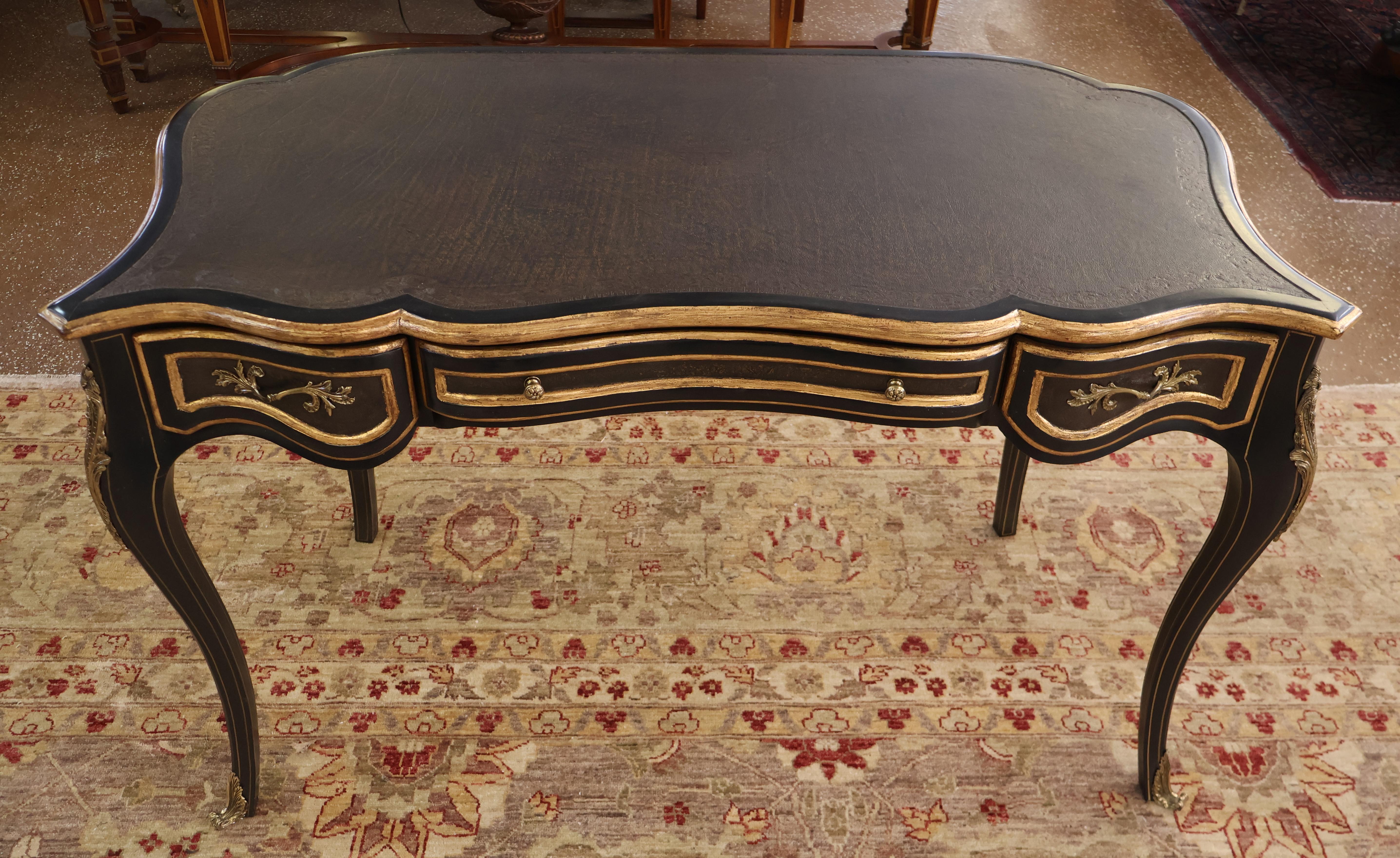 Theodore Alexander Escritorio con Silla y Tapa de Cuero Estilo Luis XVI Francés Negro en Bueno Estado en Long Branch, NJ