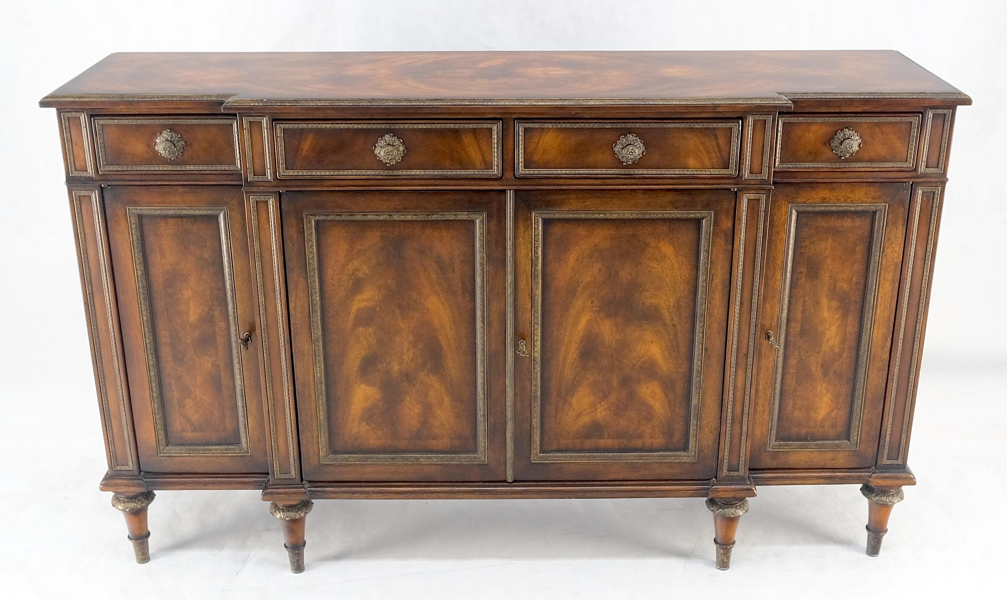 Theodore Alexander Credenza Buffet Credenza Console in legno di radica Stupefacente MINT In condizioni ottime in vendita a Rockaway, NJ