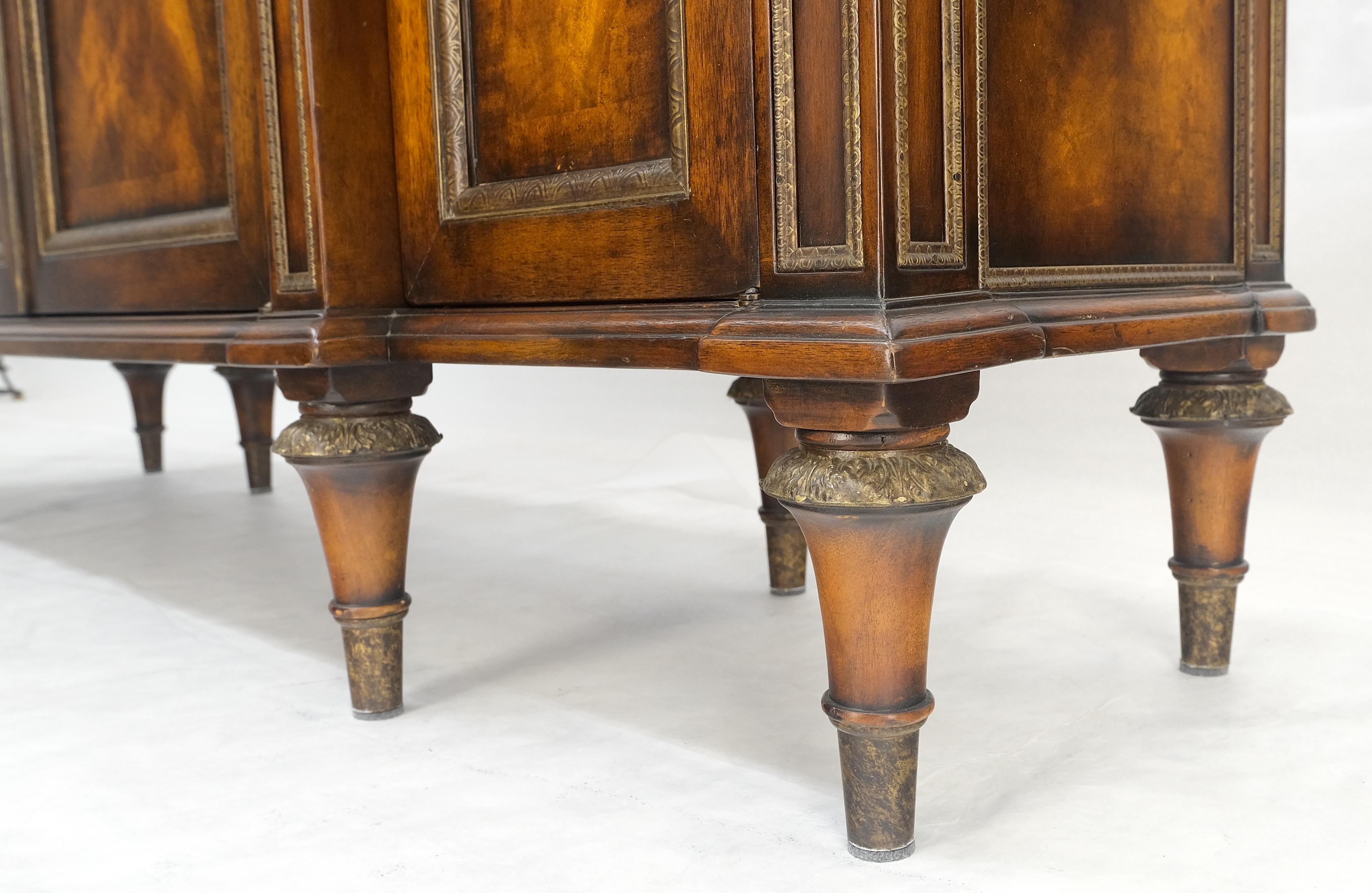 XX secolo Theodore Alexander Credenza Buffet Credenza Console in legno di radica Stupefacente MINT in vendita