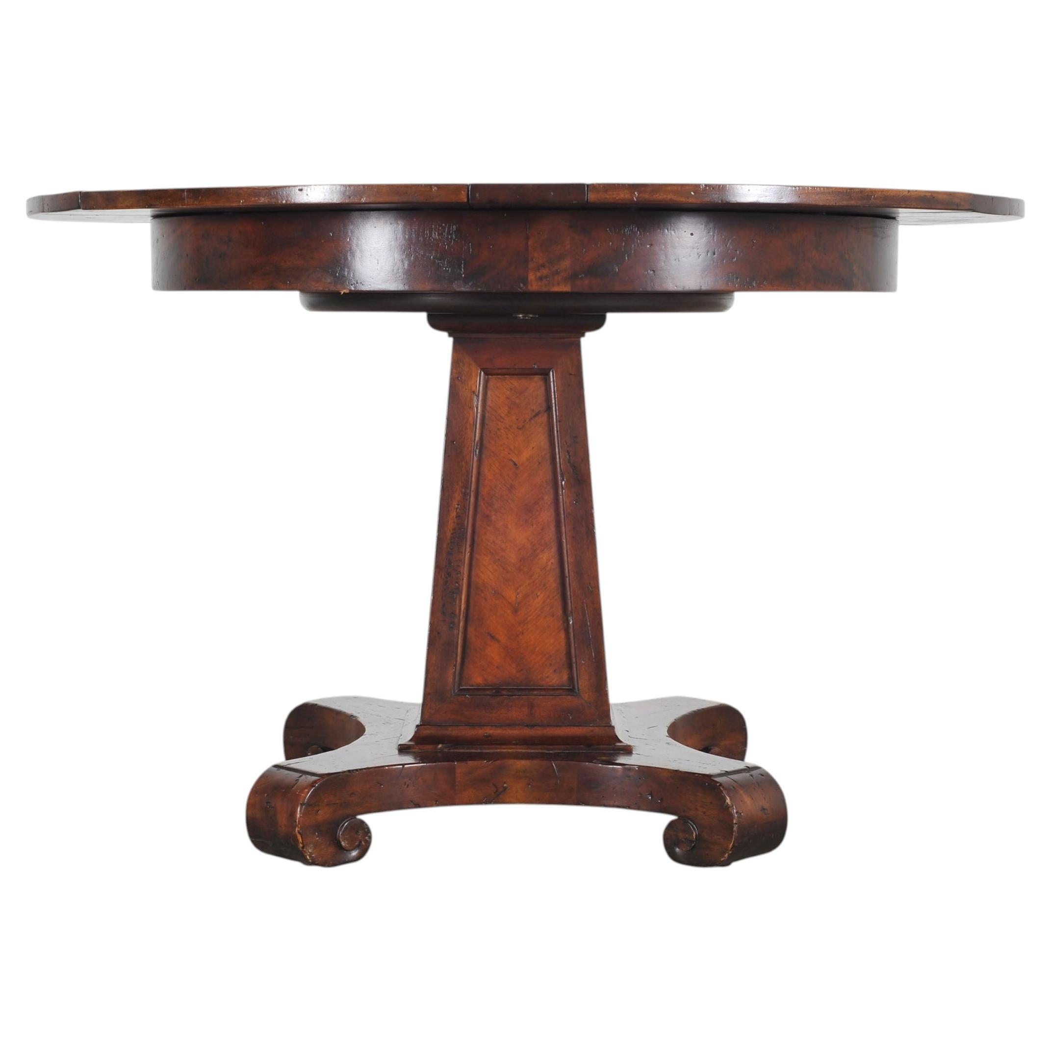 Mesa de comedor «Jupe» de Theodore Alexander, de caoba de Castle Bromwich
