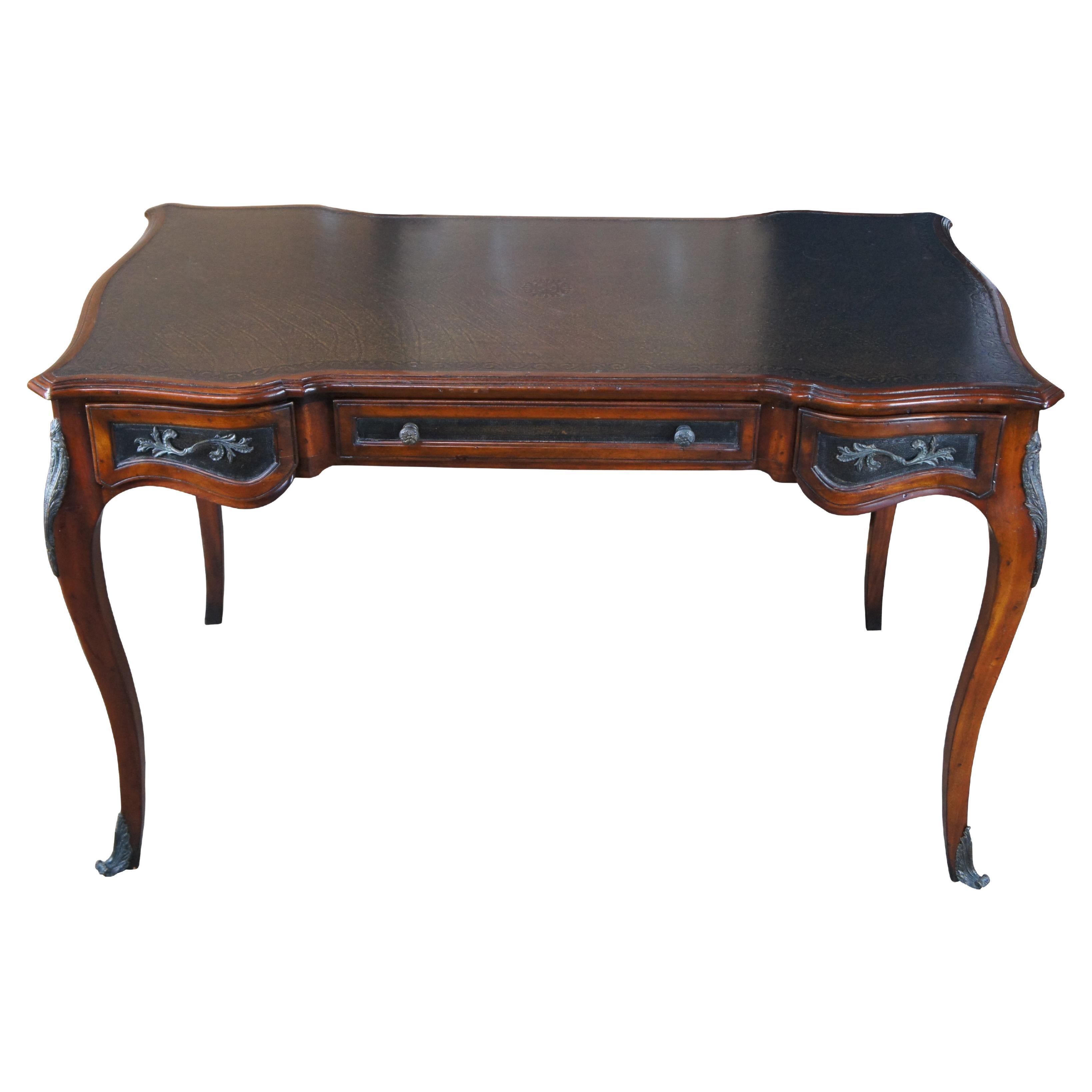 Theodore Alexander "Chateau du Vallois" Bureau à écrire en cuir acajou français 48". en vente