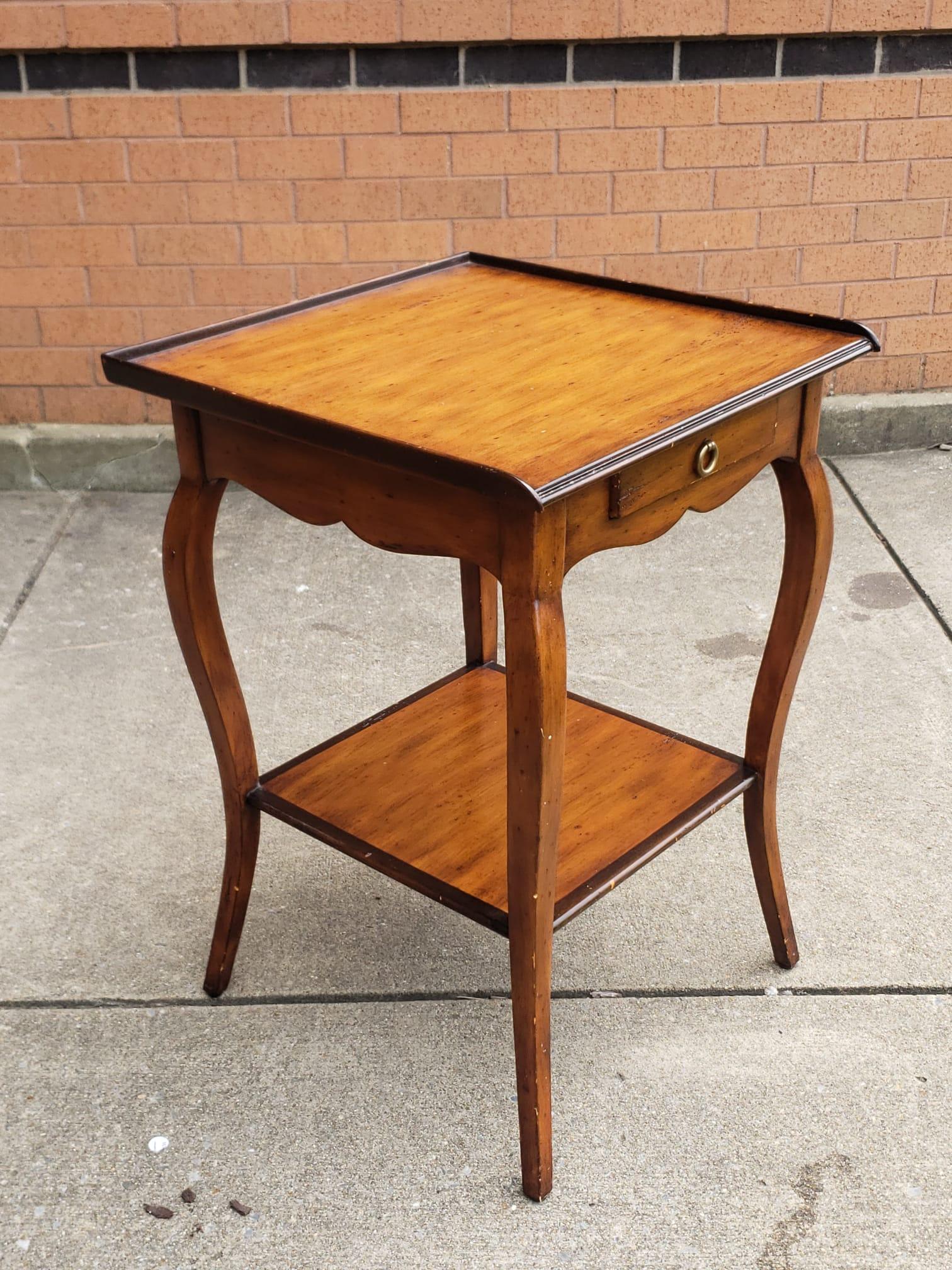 Theodore Alexander Chateaux Du Vallois Beistelltisch aus Eibenholz mit Tieren im Angebot 1