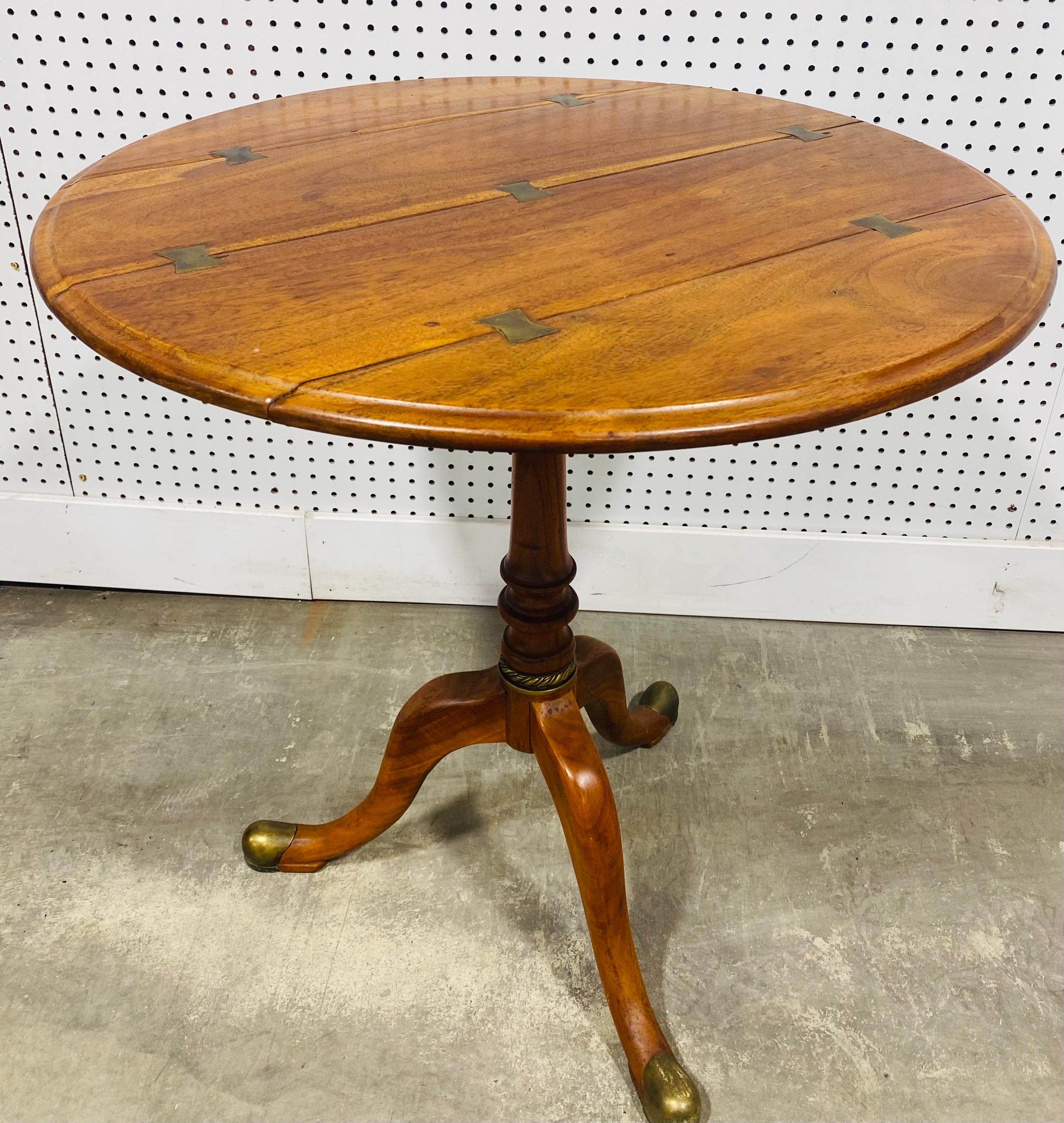 Theodore Alexander classical style walnut and brass side table In Good Condition For Sale In Allentown, PA