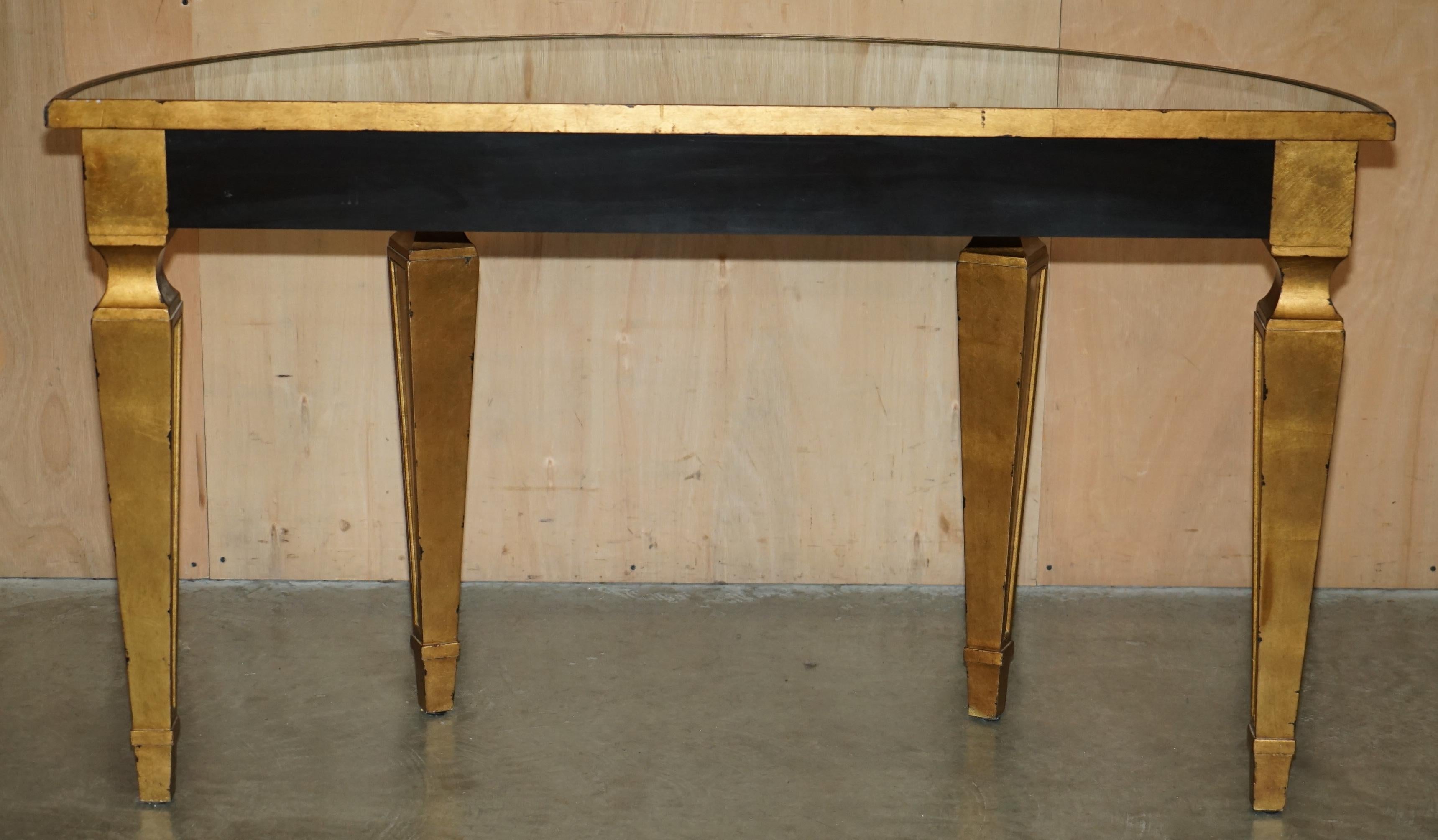 THEODORE ALEXANDER EGLOMISE MESA CONSOLA DEMILUNE VENECIANA DORADA EN GILT FiNISH en venta 10