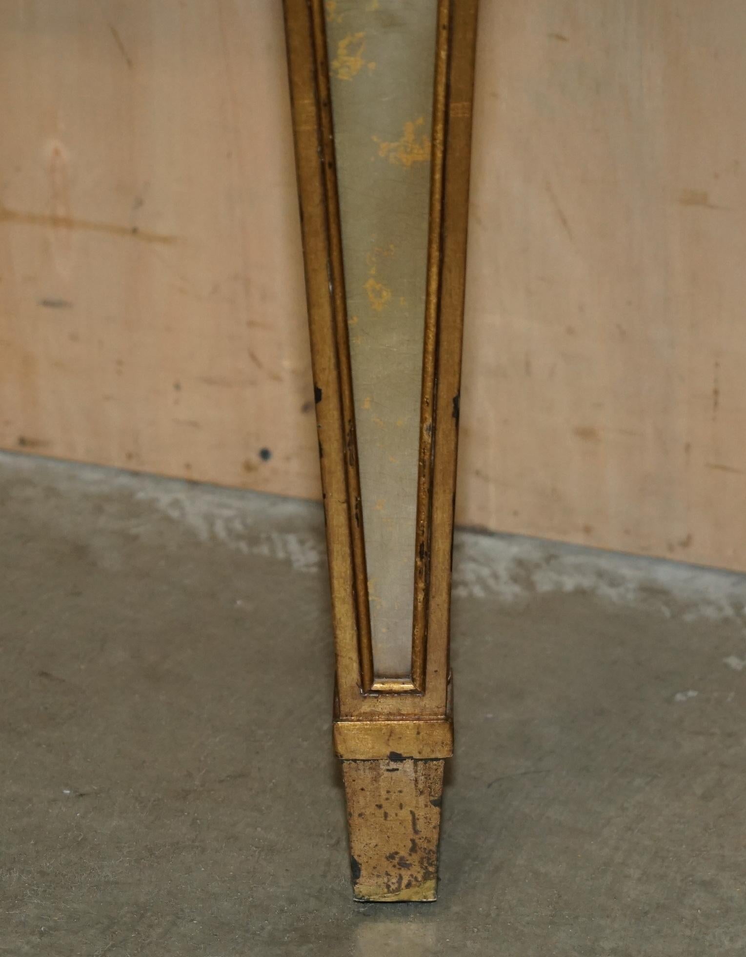THEODORE ALEXANDER EGLOMISE MESA CONSOLA DEMILUNE VENECIANA DORADA EN GILT FiNISH Madera en venta