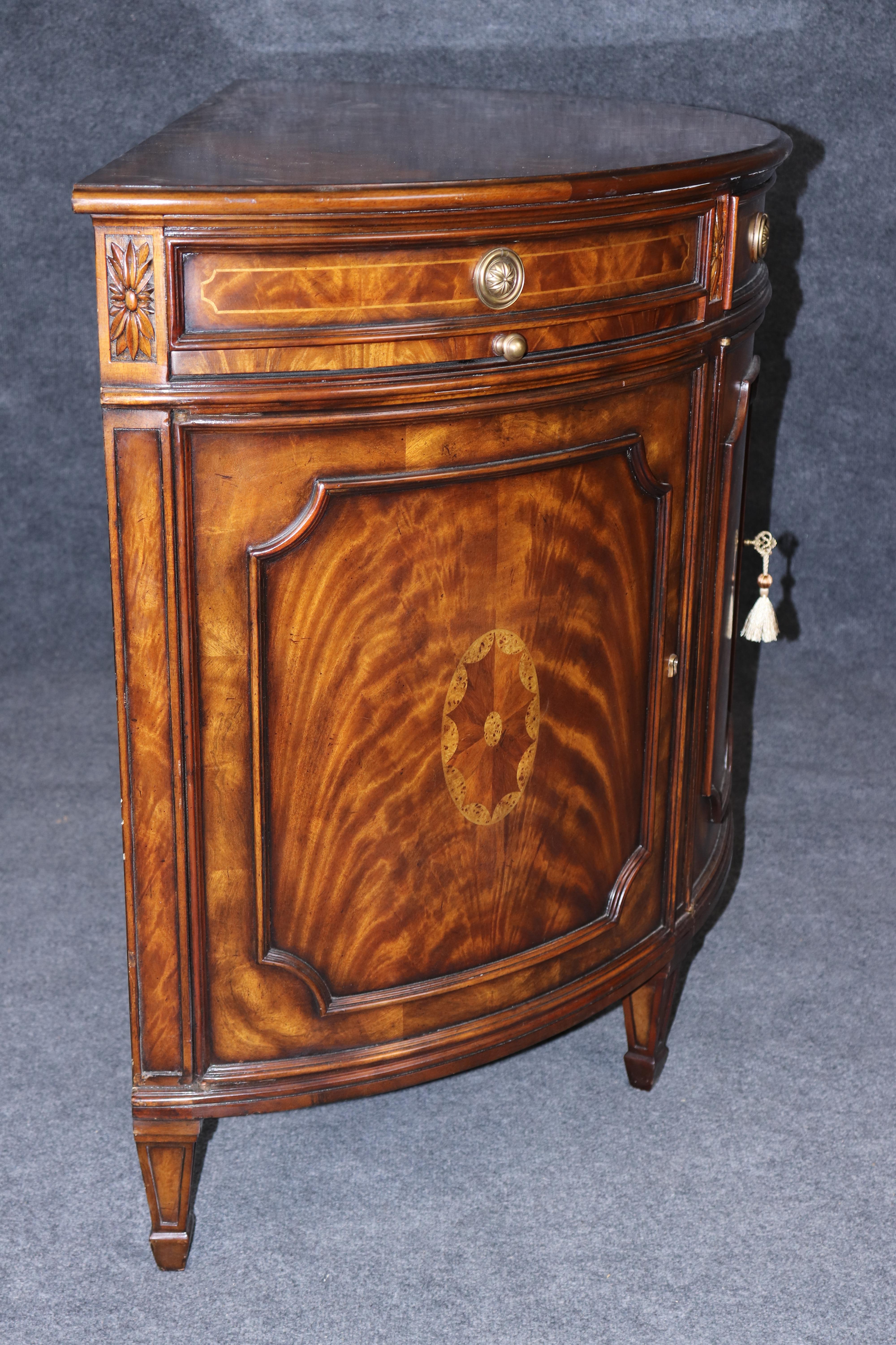 Direttorio Cassettiera Demilune in stile inglese di Theodore Alexander in vendita